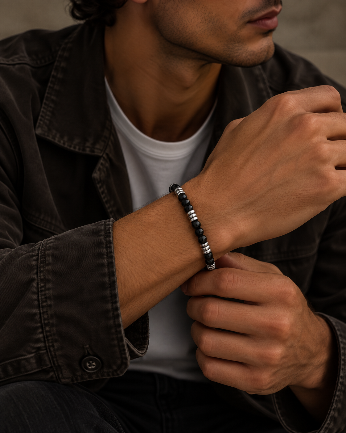Santos Herrenarmband im Perlendesign mit schwarzen Steinen und glänzendem Stahl