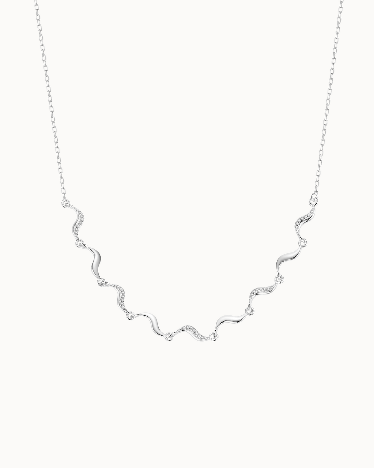 Stella Necklace aus 925er Sterlingsilber mit kleinen Anhängern und klaren Zirkonen