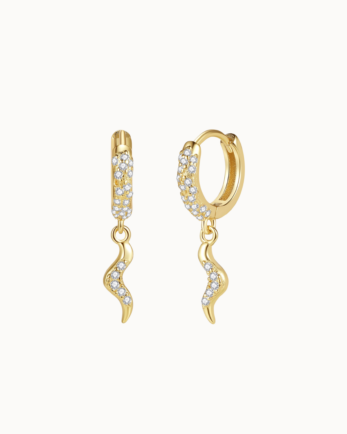 Tara Earrings aus 18K vergoldetem Sterlingsilber – Klick-Creole mit Anhänger und Zirkonen