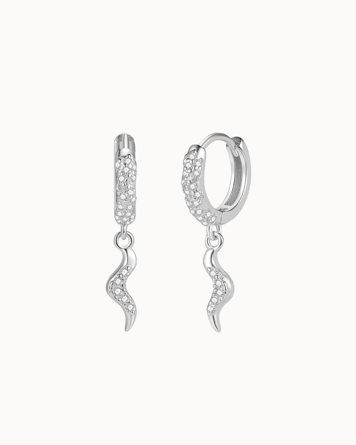 Tara Earrings aus 925er Sterlingsilber – Klick-Creole mit Anhänger und Zirkonen