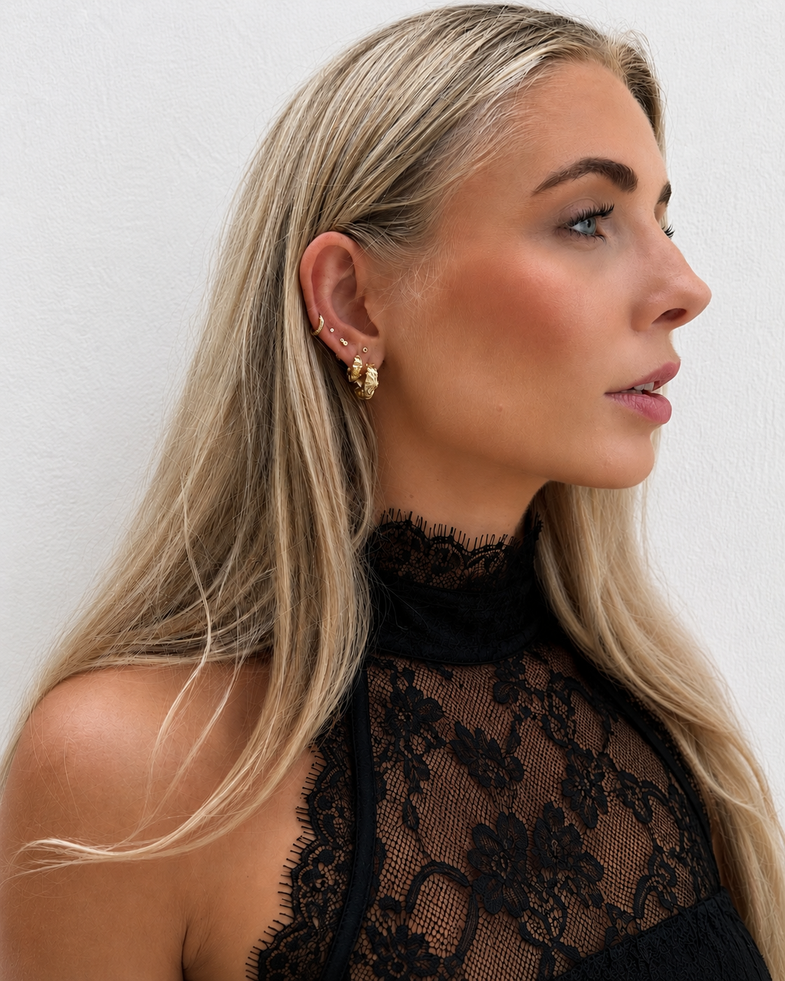 Tellus chunky hoops i 18K forgyldt sterlingsølv med små zirkoner