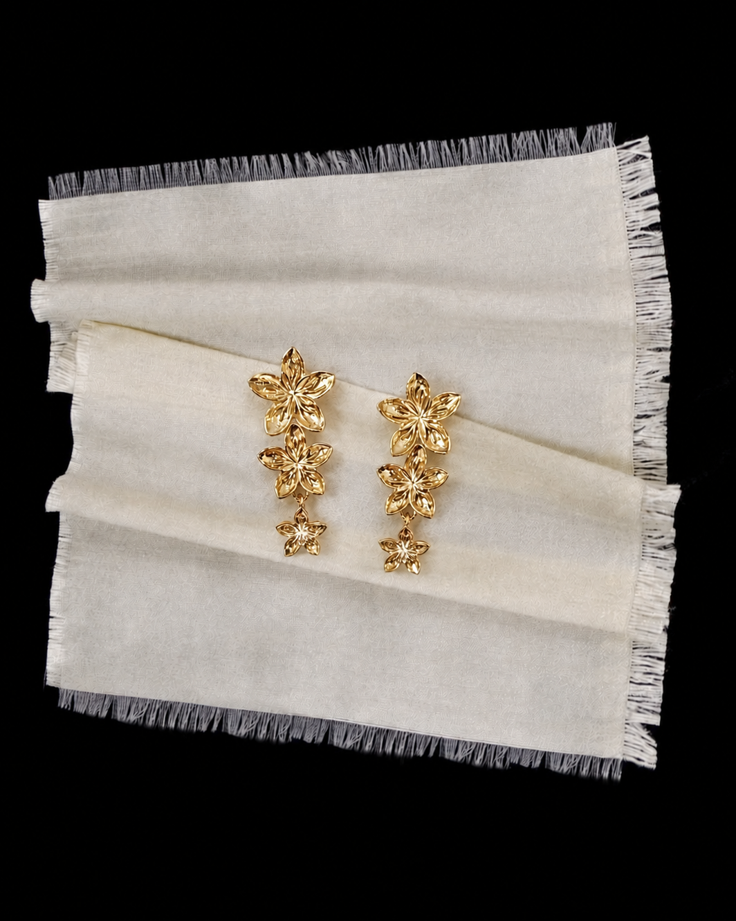 Tiara Blumenohrringe aus 18K vergoldetem Sterlingsilber mit leichtem, organischem Ausdruck