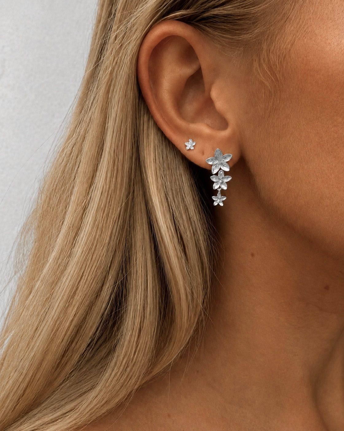 Tiara flower earrings in 925 sterling silver with a light, organic expression