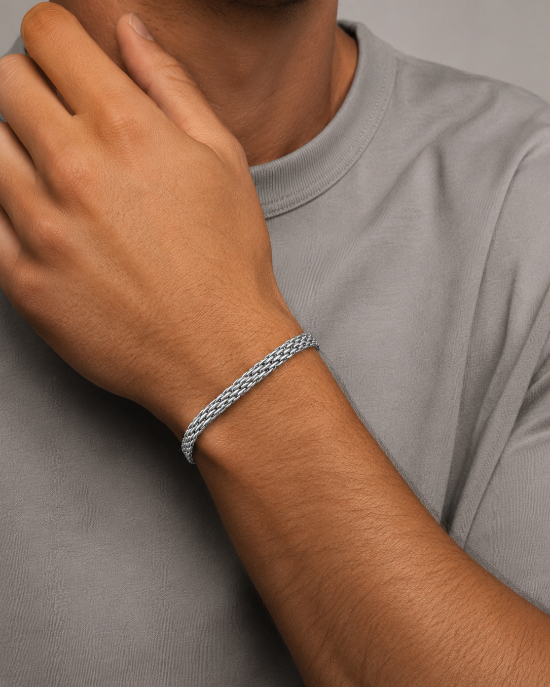 Titan sølvfarvet herrearmbånd med flettet kædedesign