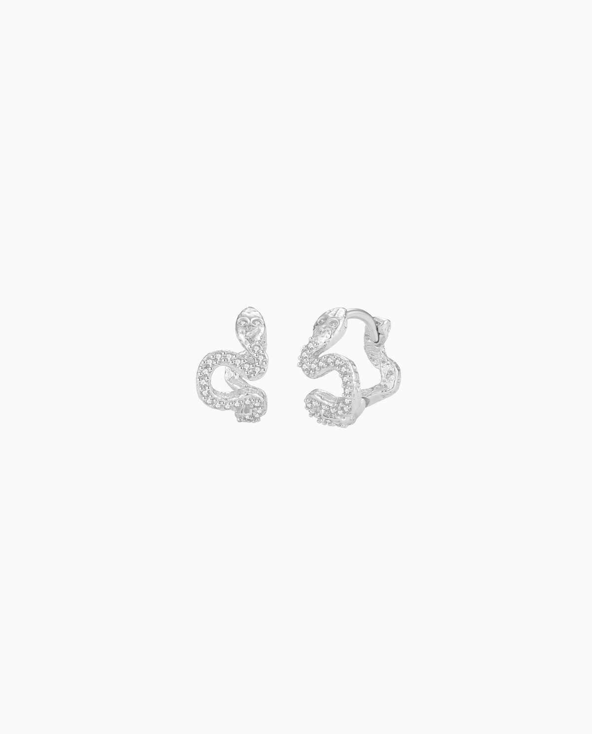 Vasuki hoops i 925 sterlingsølv med slangeform og funklende zirkoner