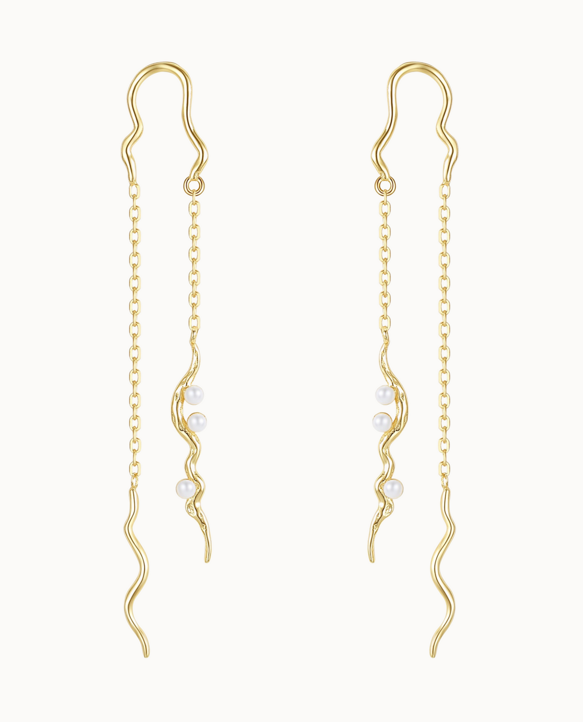 Velora Earrings aus 18K vergoldetem Sterlingsilber mit langen Ketten und kleinen Perlen