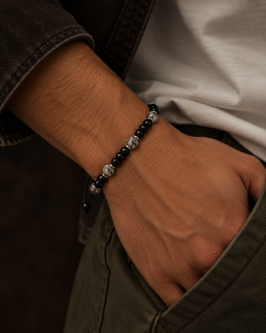 Zion Herrenarmband mit facettierten schwarzen Onyx-Steinen, grauen Steinen und Details aus Stahl
