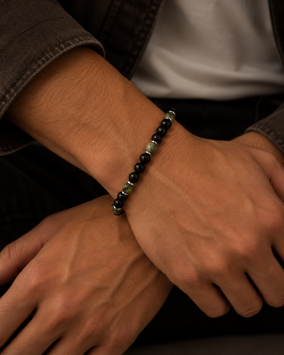 Zion Herrenarmband mit facettierten schwarzen Onyx-Steinen, grünen Natursteinen und Stahl