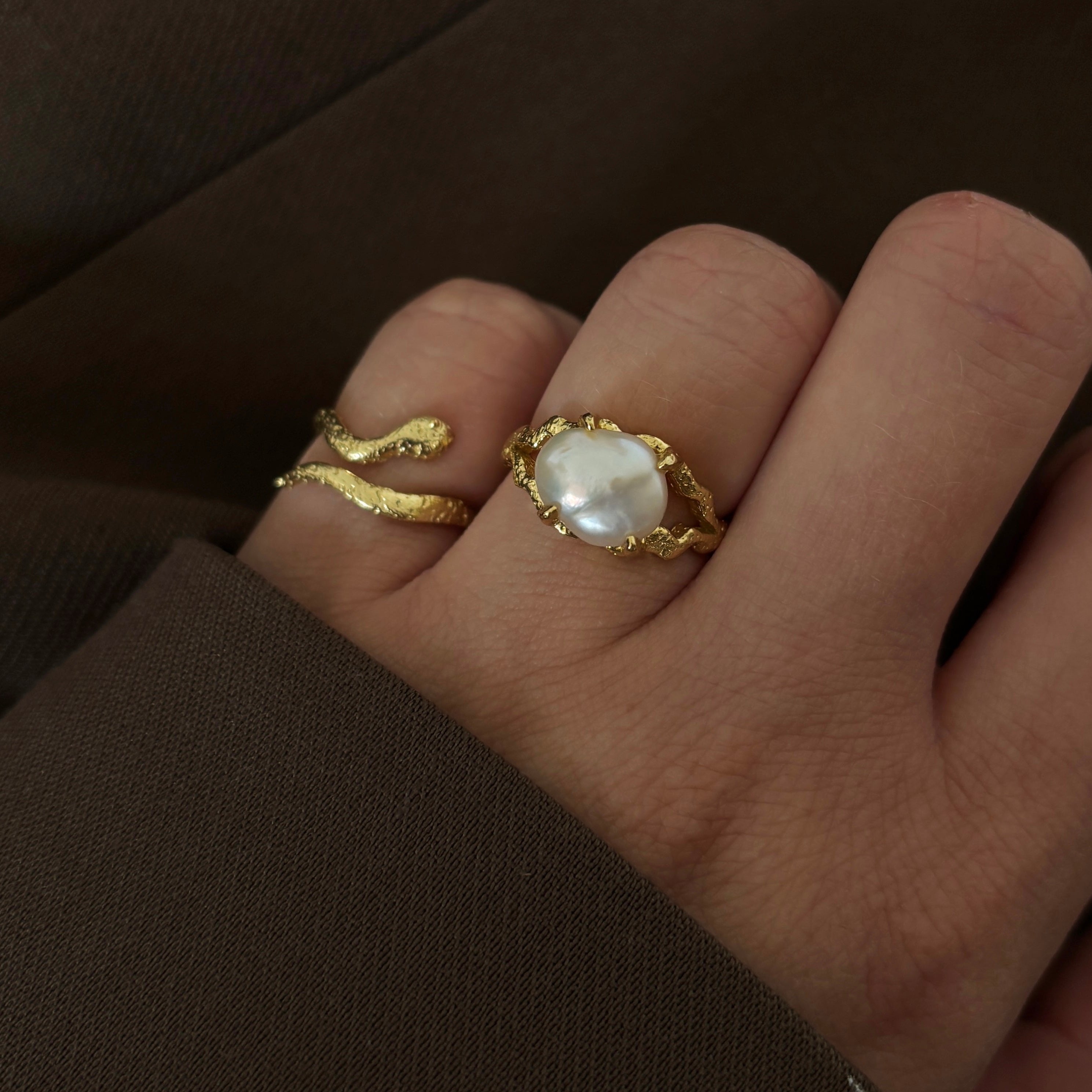 Hvad er forskellen mellem ferskvandsperler og saltvandsperler?