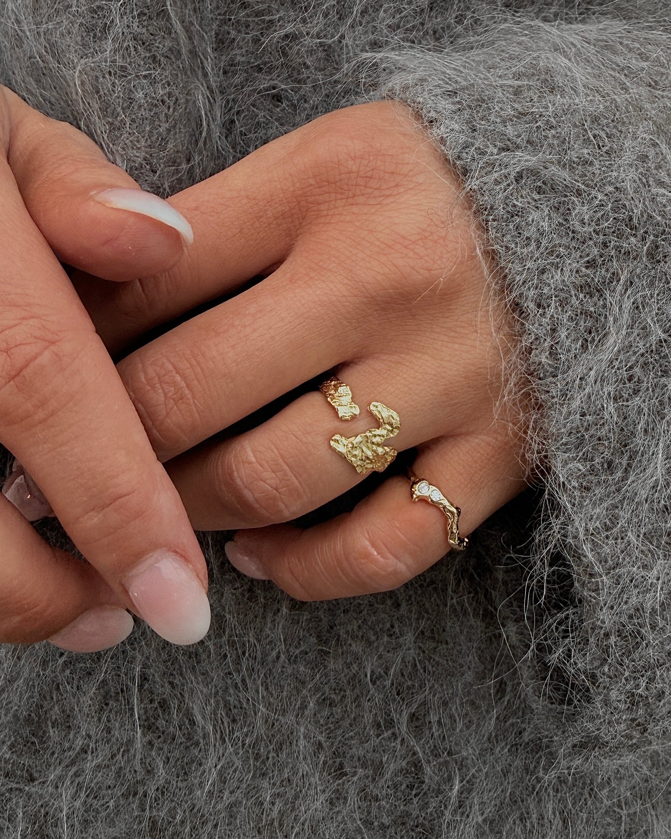 Adika gold-plated ring with a lively, playful design