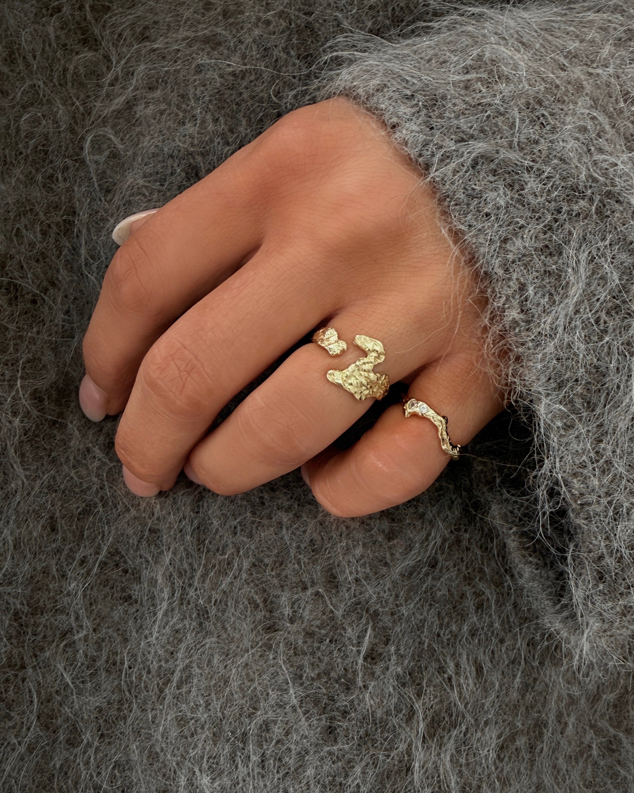 Adika Ring in gold-plated sterling silver inspired by the elements of nature