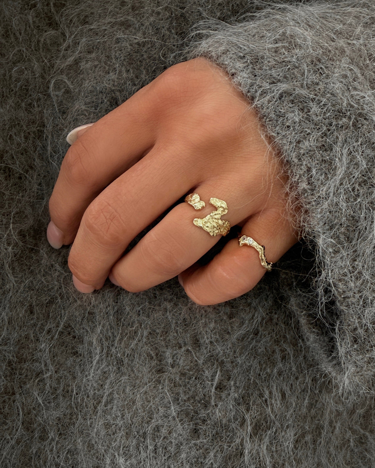 Adika Ring aus vergoldetem Sterlingsilber, inspiriert von den Elementen der Natur