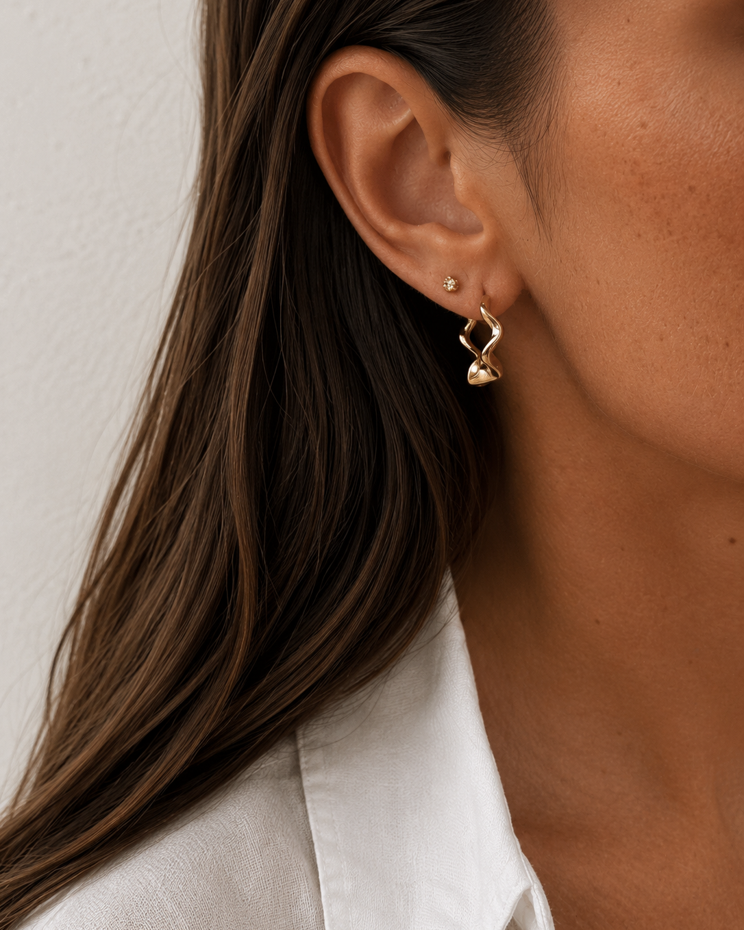 Adriana earrings with sculptural, soft curves in a gold-plated version