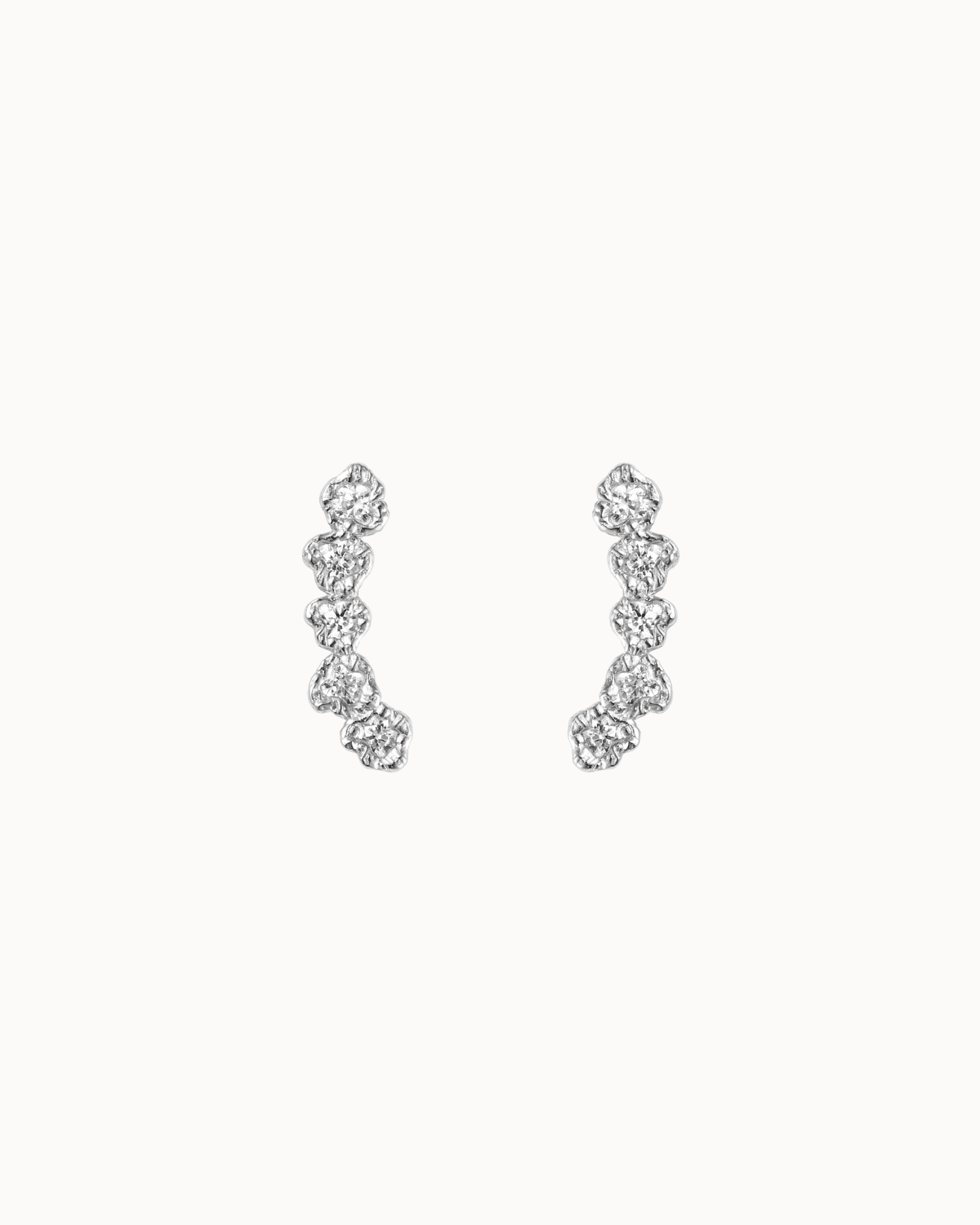 Aeris Earrings i 925 sterlingsølv med fem funklende zirkoner