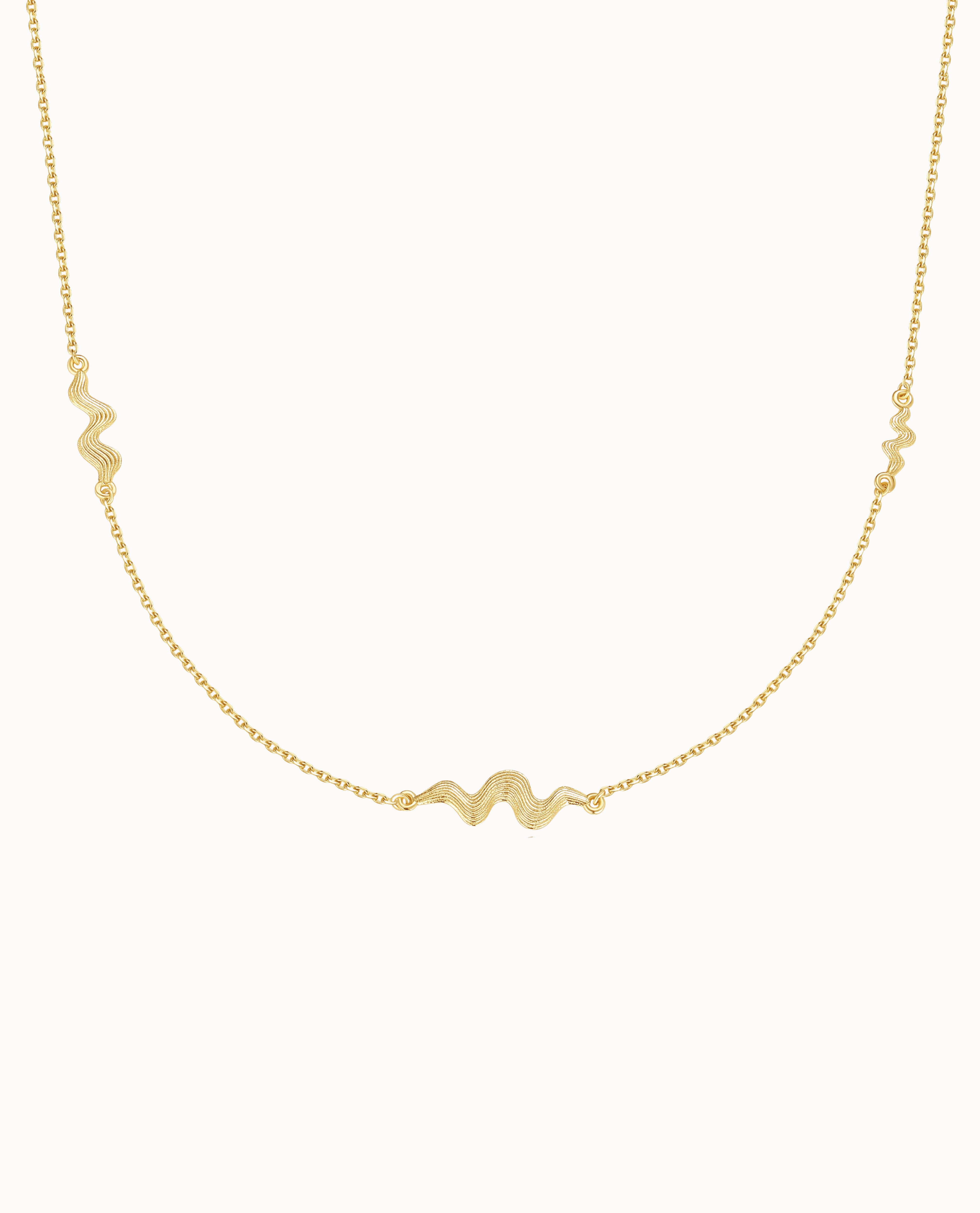 Amani Necklace i 18K forgyldt sterlingsølv med tre bølgende vedhæng