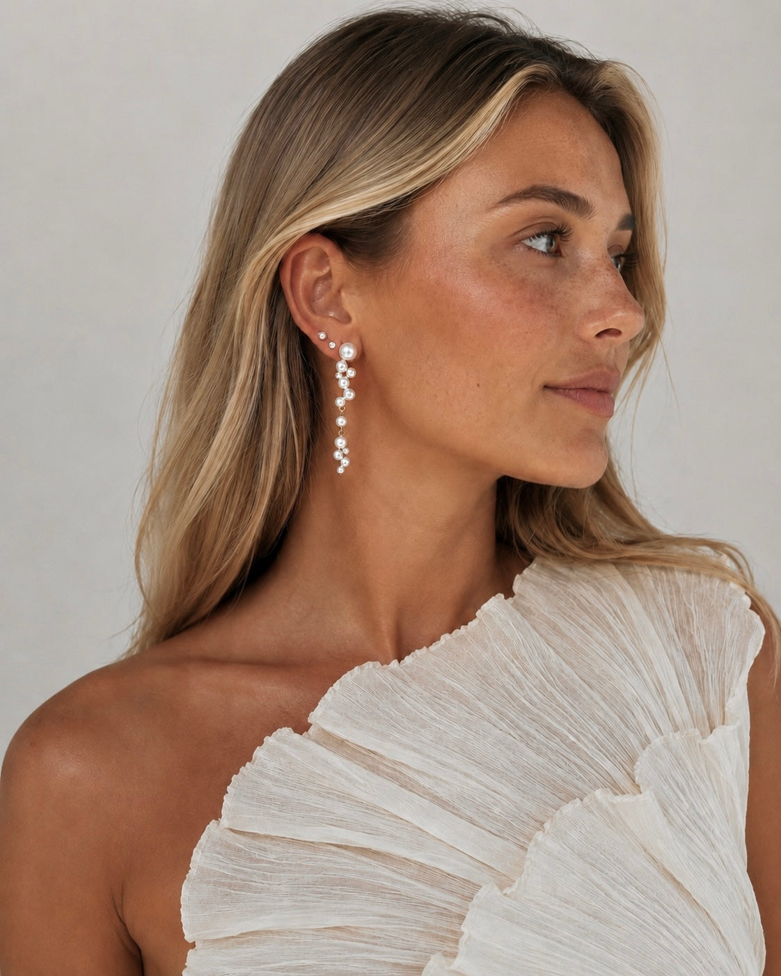 Amun Earrings in Silber – voluminöse Ohrringe mit hängenden Perlen