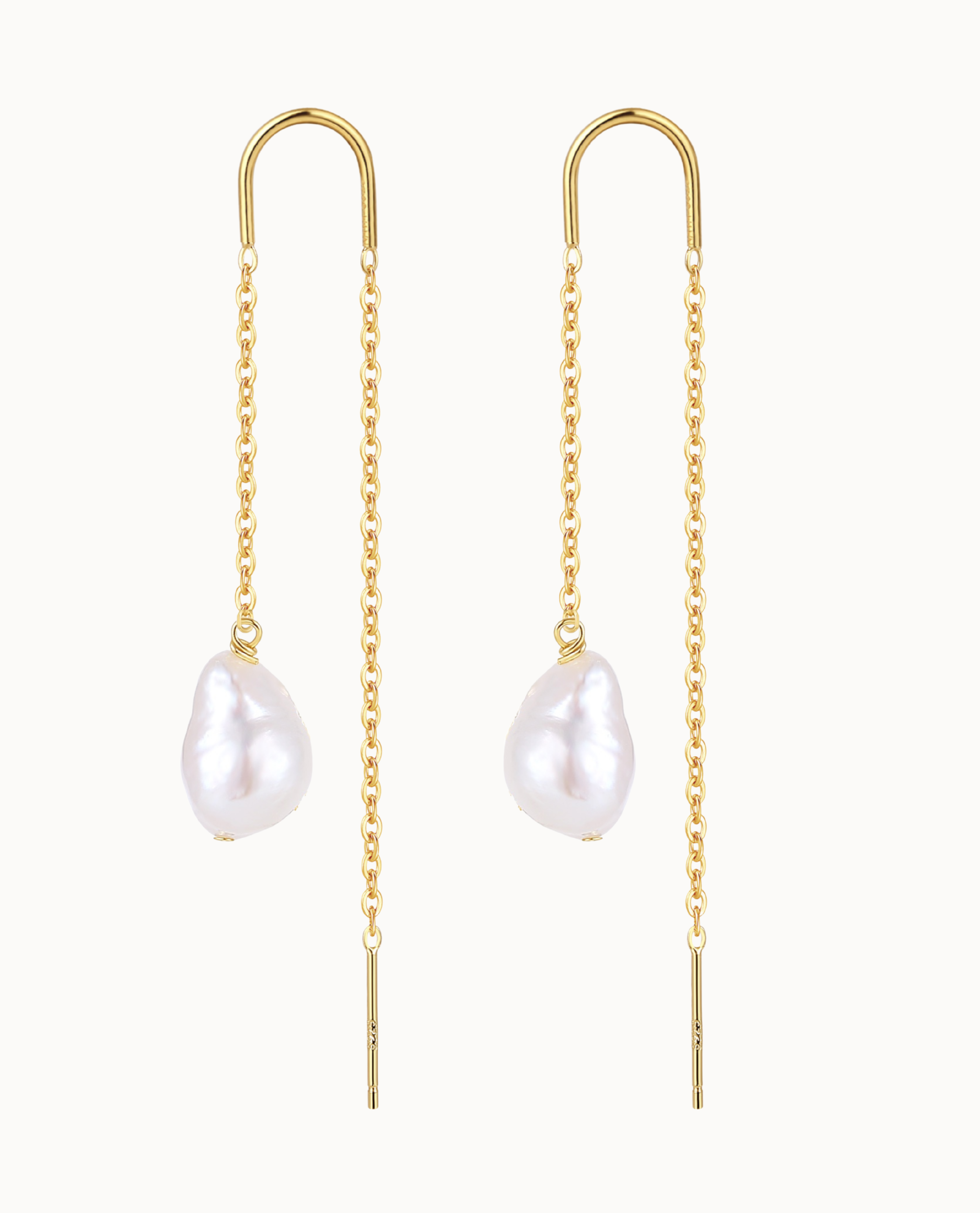 Ananta oorbellen in 18K verguld sterling zilver met slanke kettingen en zoetwaterparels