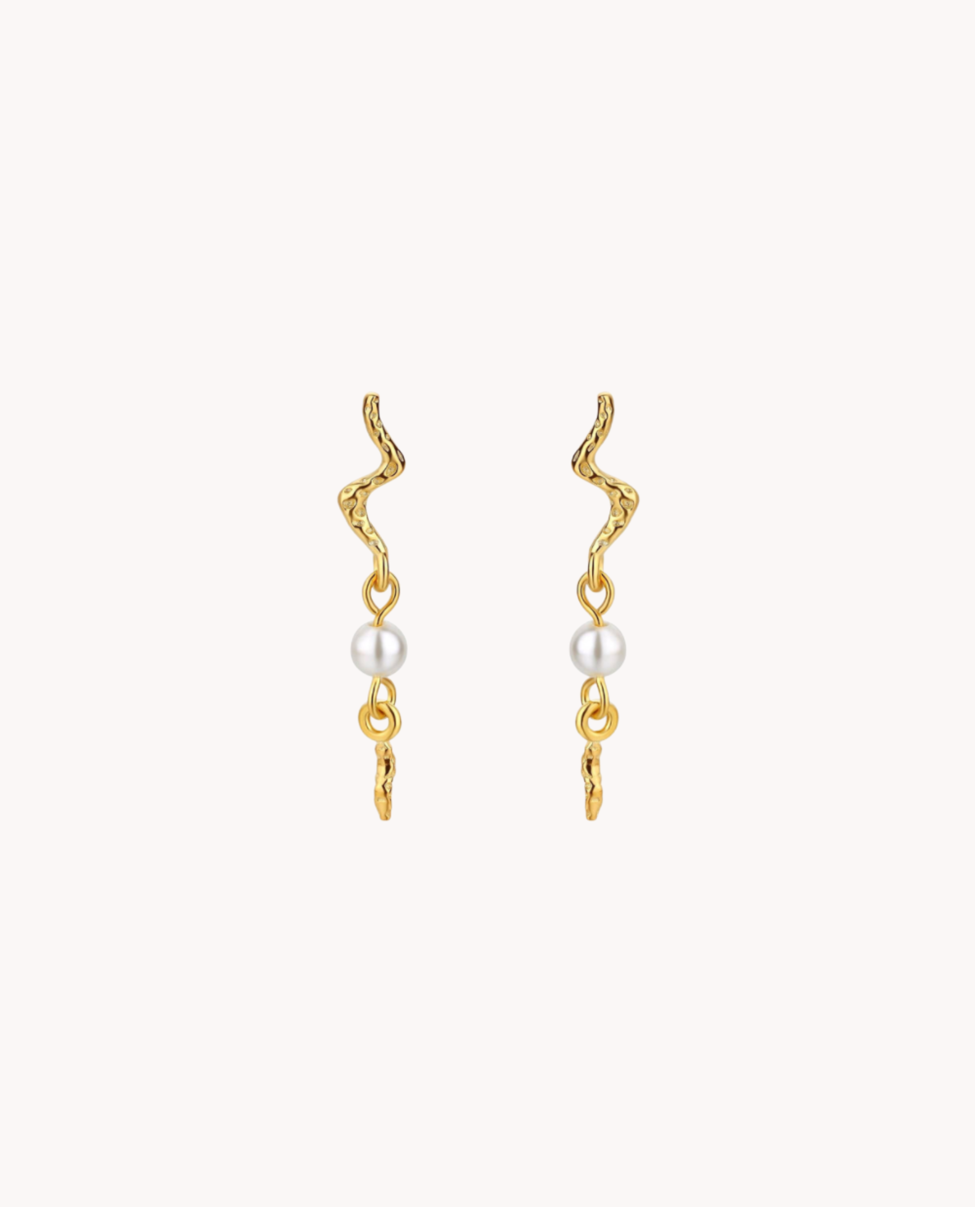 Aquarius Earrings i 18K forgyldt sterlingsølv med dinglende perlemorsperler