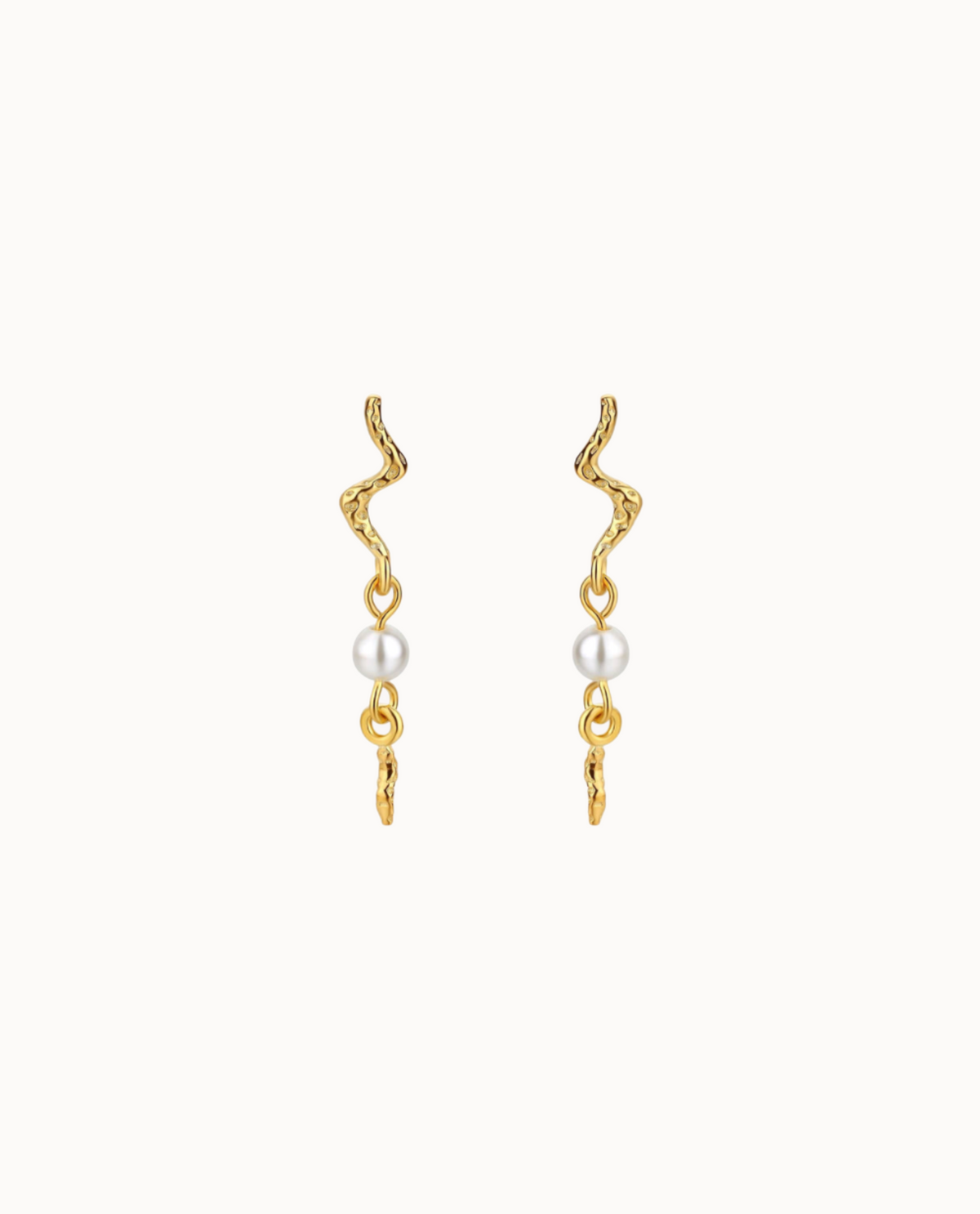 Aquarius Earrings aus 18K vergoldetem Sterlingsilber mit hängenden Perlmuttperlen