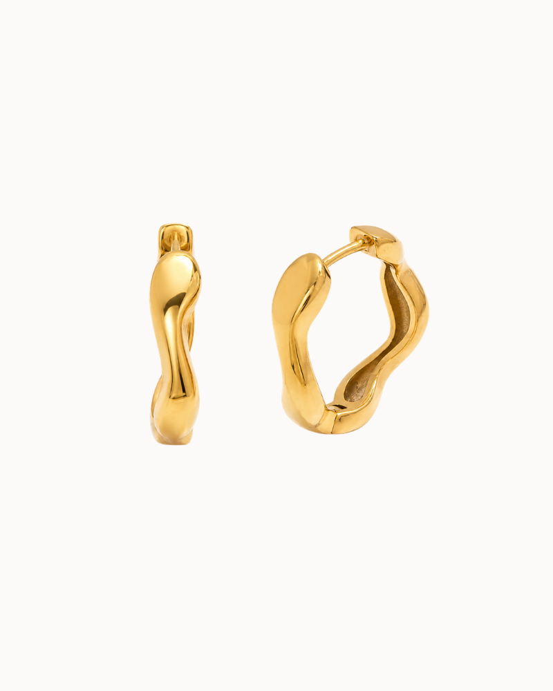 Aria hoops in waterproof 18K gold-plated stainless steel with a soft, wavy design
