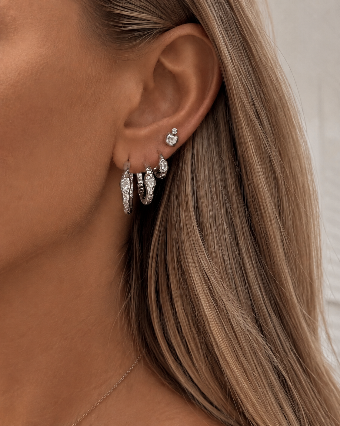 Ash Petite studs i sølv med glitrende zirkon forneden