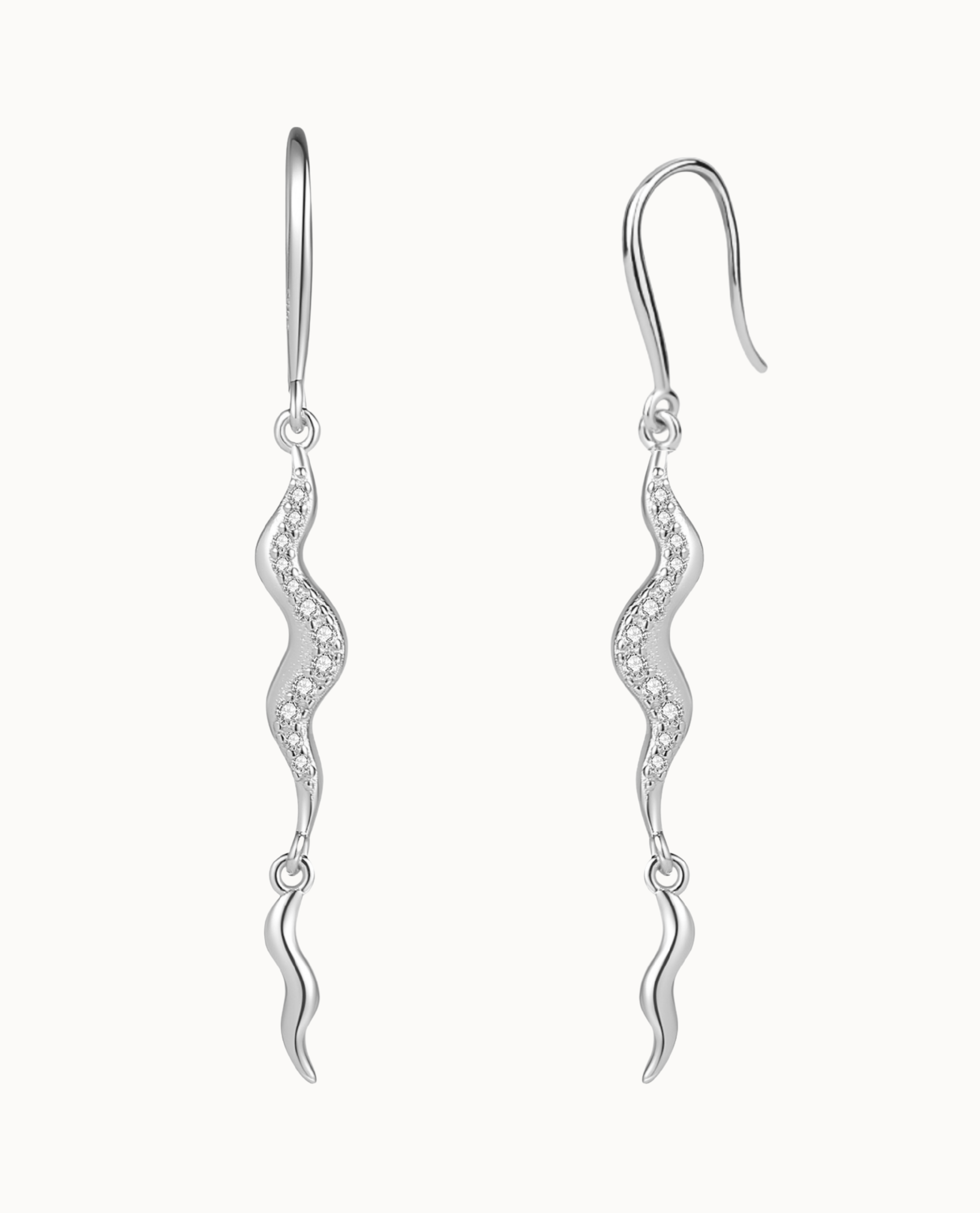 Aurora Earrings aus 925er Sterlingsilber – langes Design, reich besetzt mit klaren Zirkonen