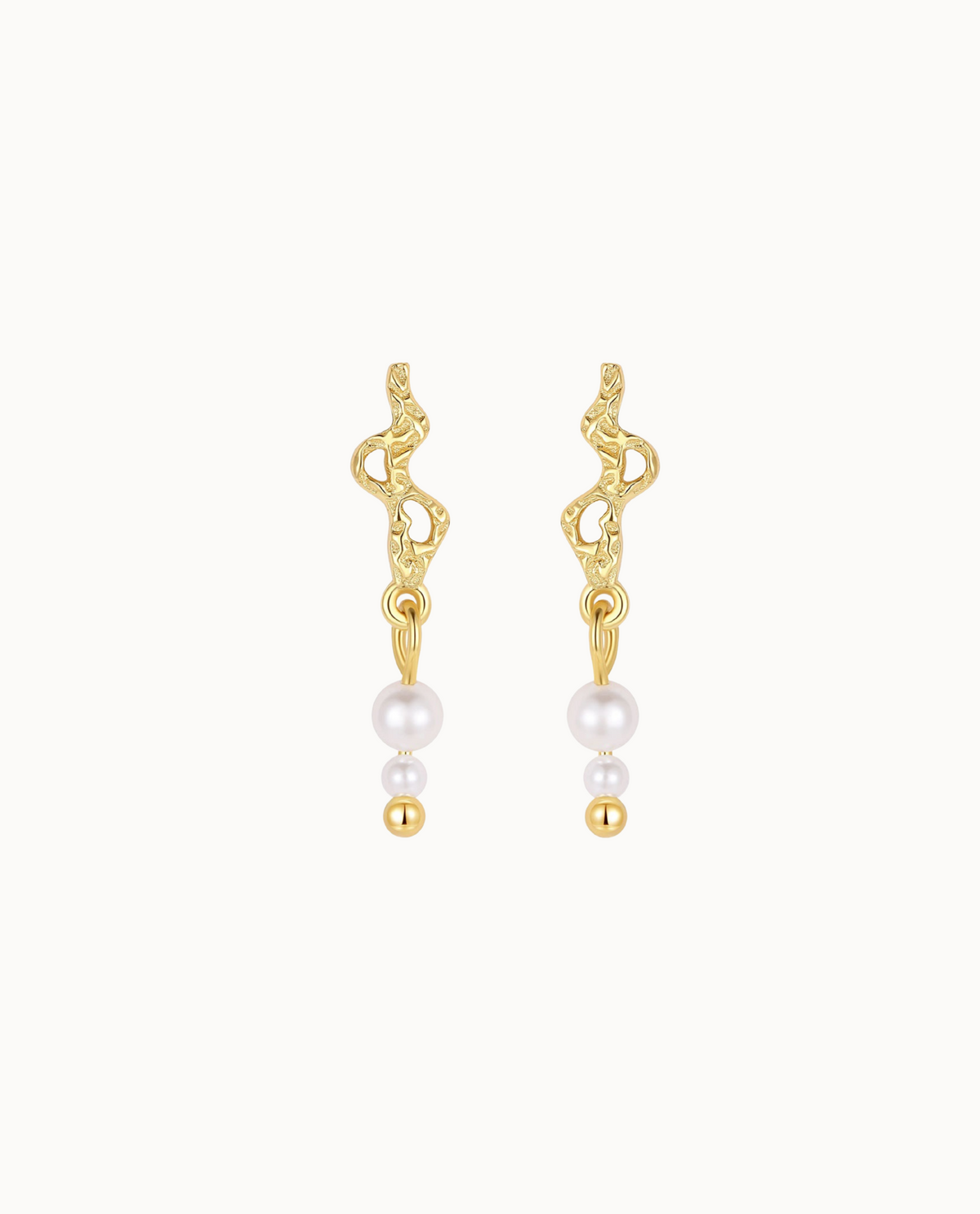 Avisa Earrings in 18K gold-plated sterling silver with two pearls and hammered texture