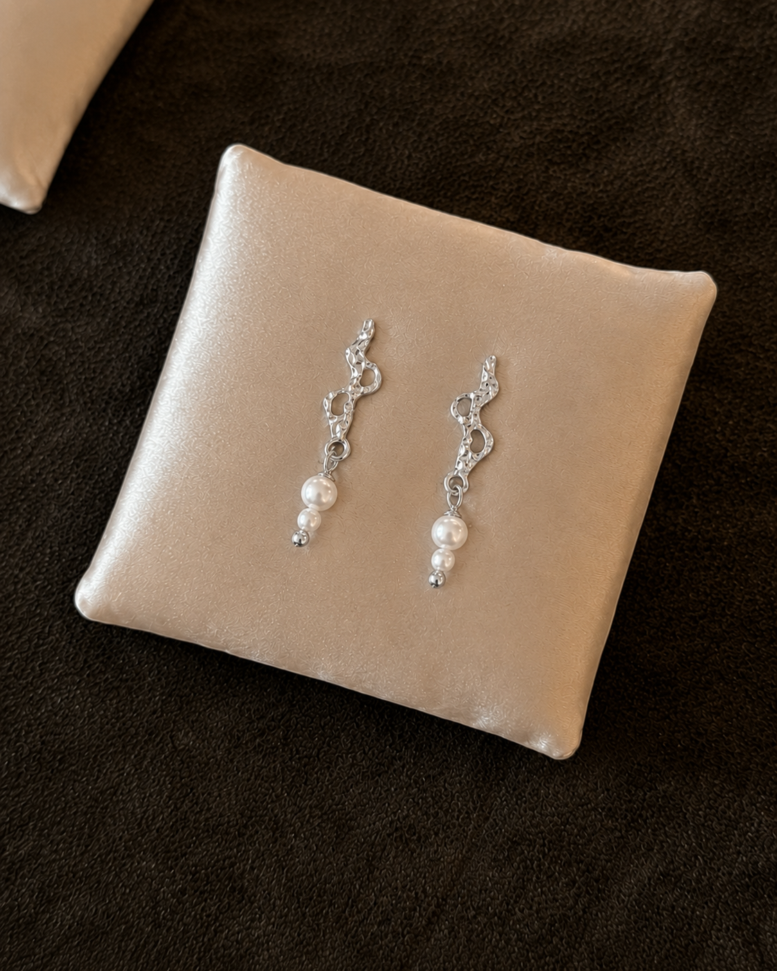 Avisa oorbellen van 925 sterling zilver met parels in twee maten