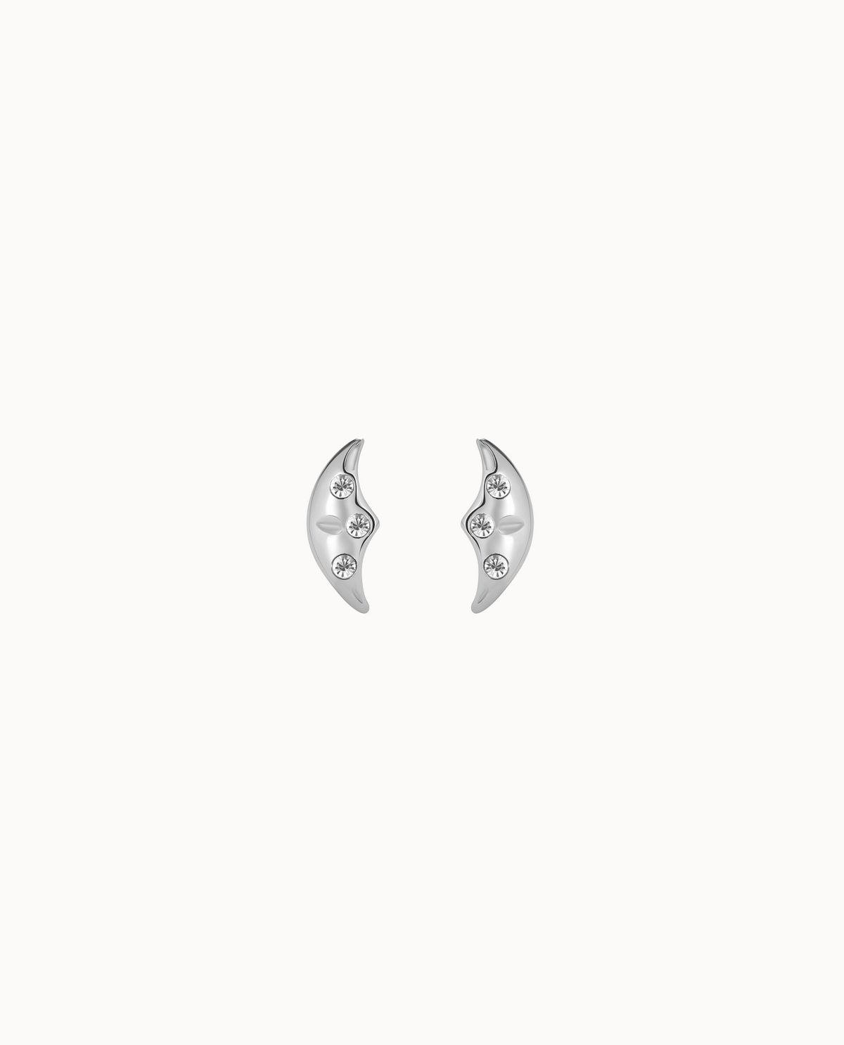 Ayla Petite Studs in 925 sterling zilver in de vorm van een maan met drie zirkonen
