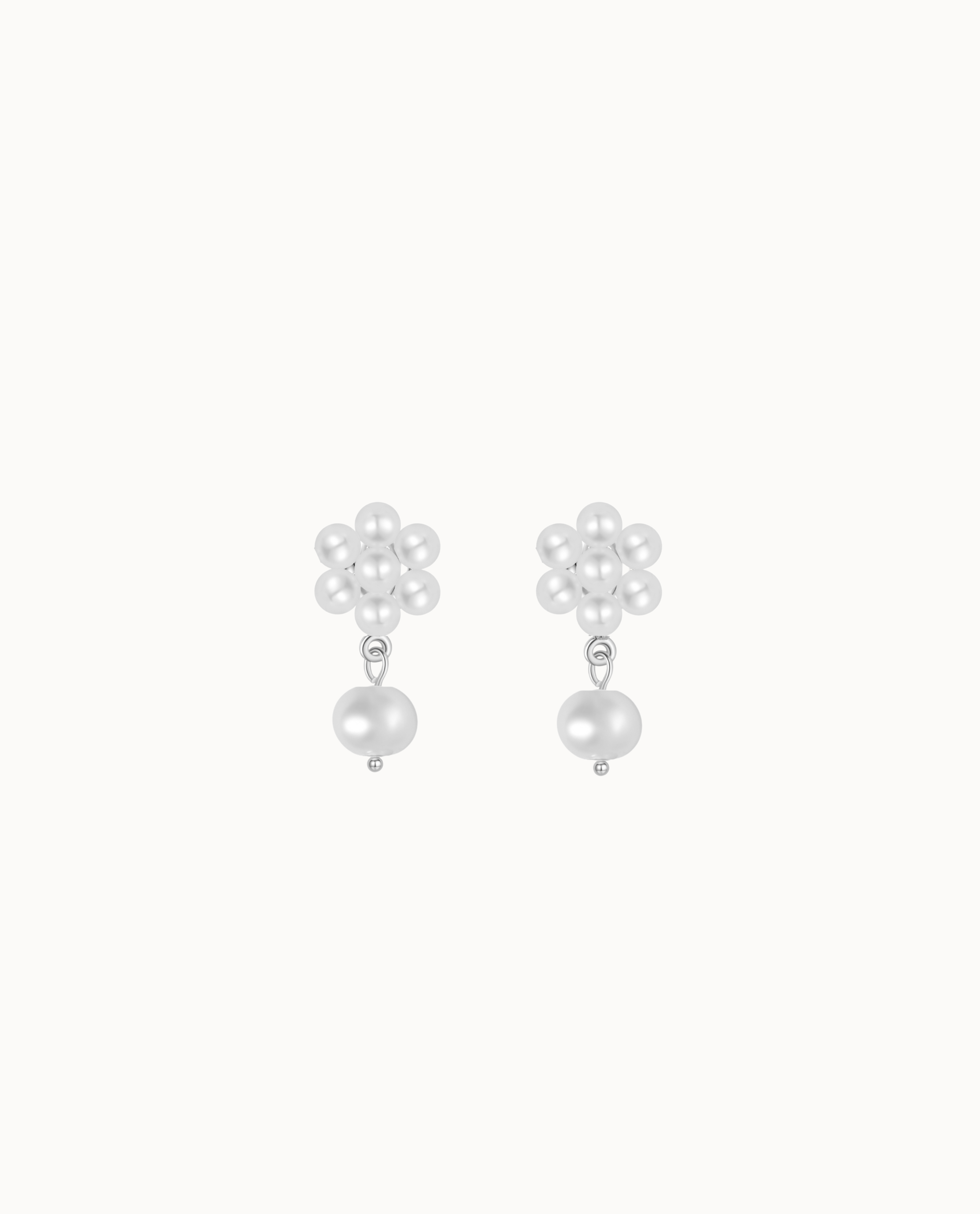 Azelea Earrings i 925 sterlingsølv med blomst af skalperler og lille hængende perle
