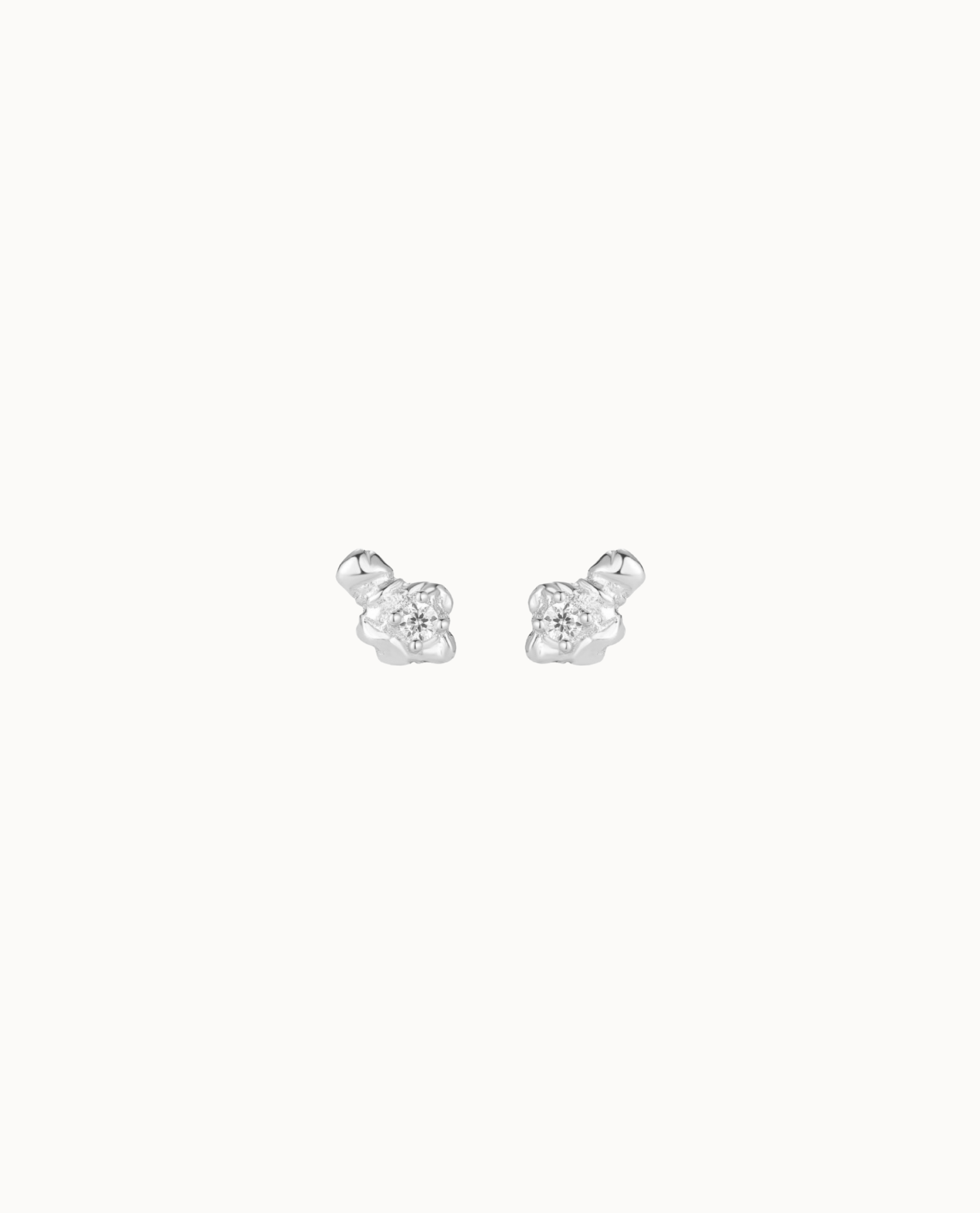 Azure Petite Studs i 925 sterlingsølv fra Elements kollektionen