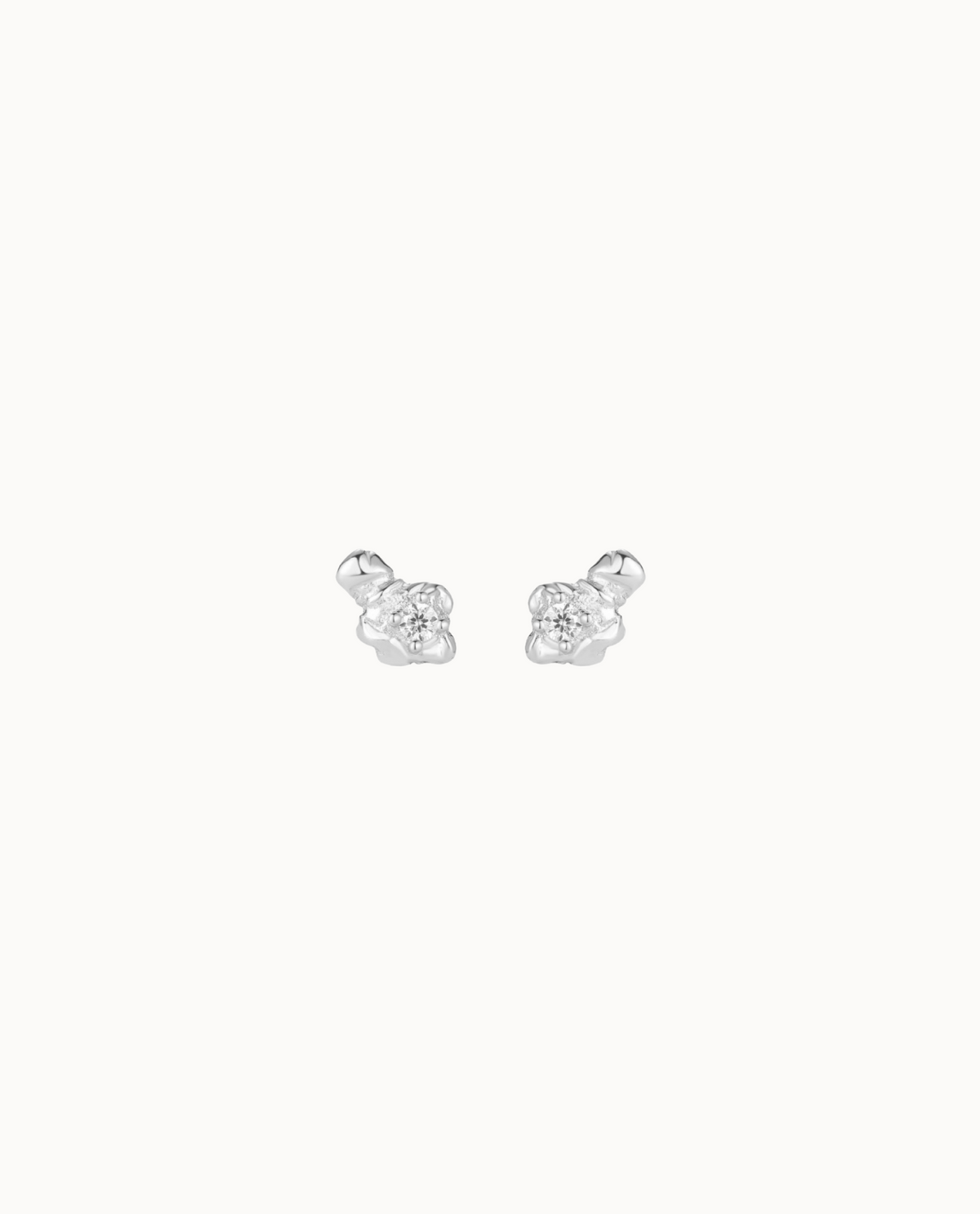 Azure Petite Studs i 925 sterlingsølv fra Elements kollektionen