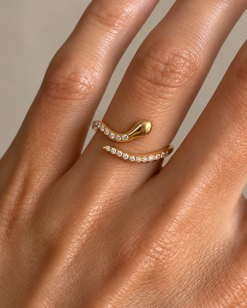Boa åben ring i forgyldt stål med klare sten