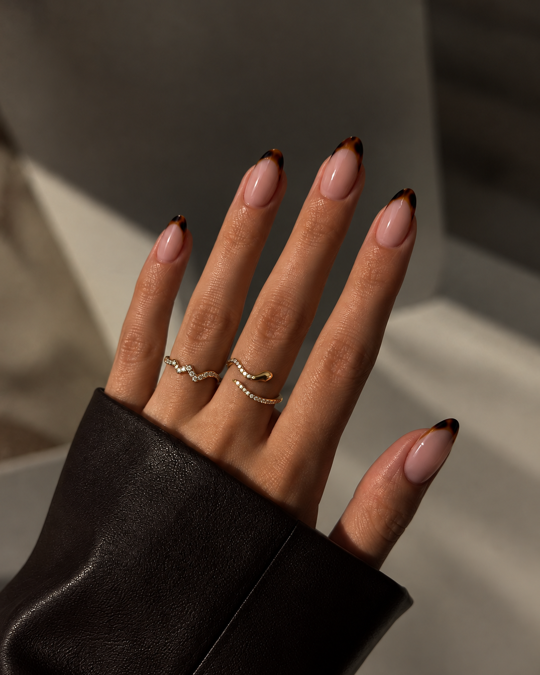Boa Ring aus vergoldetem Stahl, offener Schlangenring mit Zirkonen