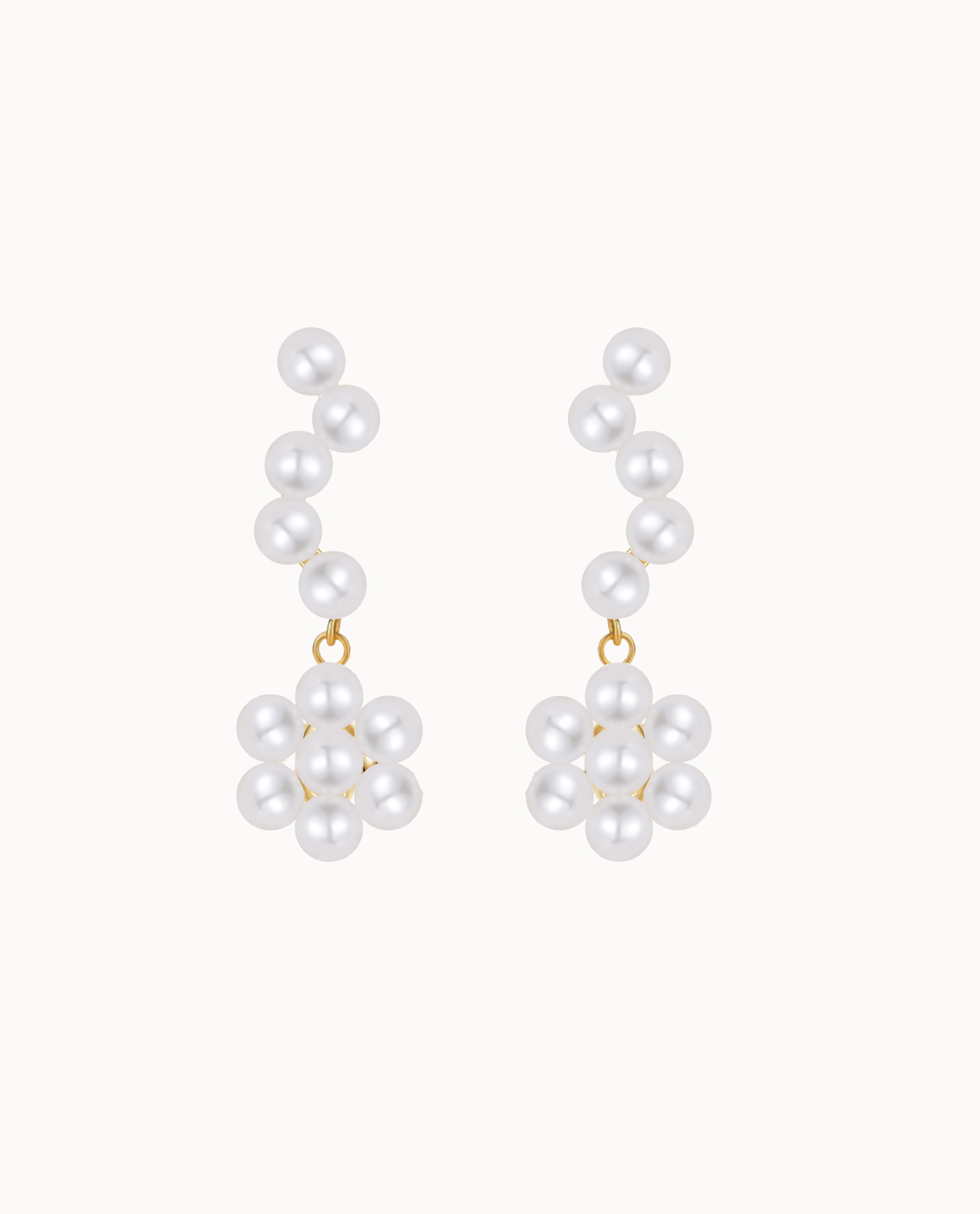Calla Earrings i 18K forgyldt sterlingsølv med skalperler og blomstervedhæng