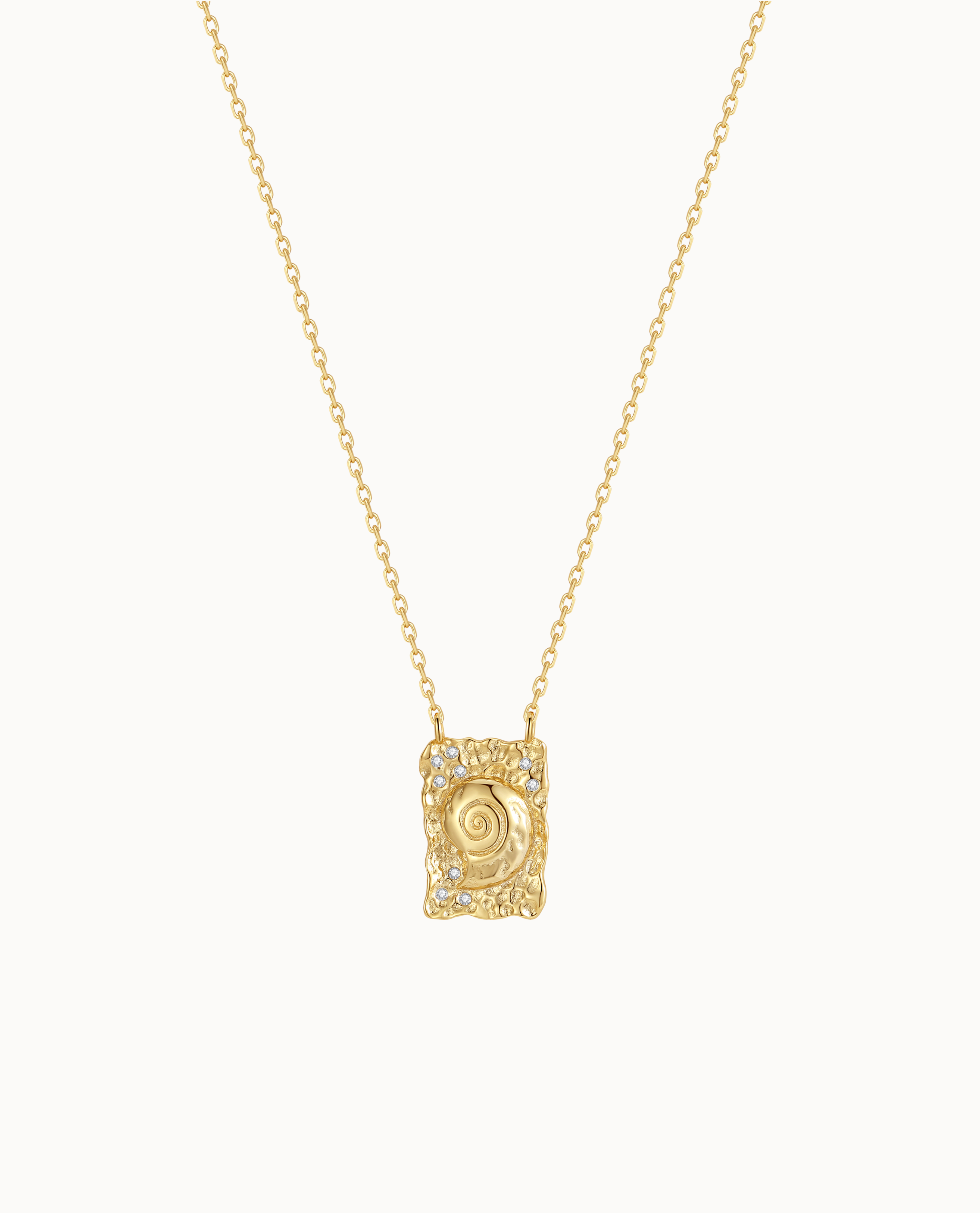 Darya Necklace aus 18K vergoldetem Sterlingsilber mit rechteckigem Muschelanhänger und kleinen Steinen