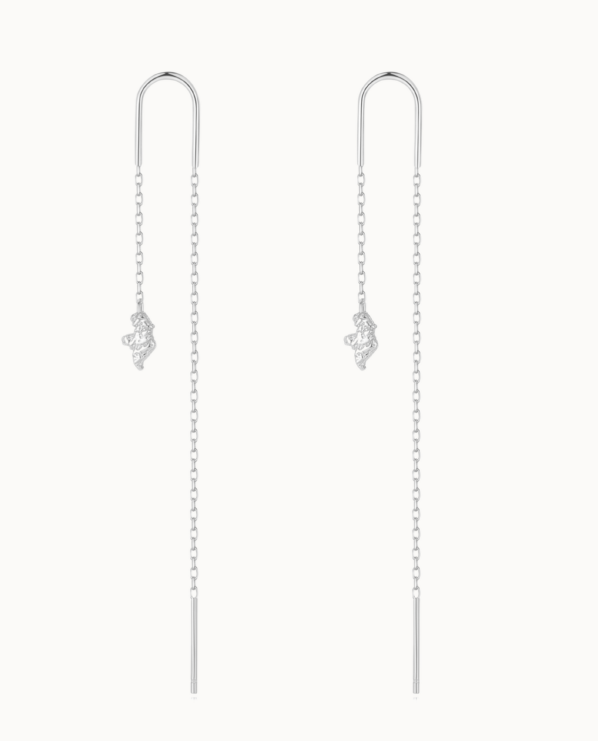 Dhara örhängen i 925 sterlingsilver med organiska hängen
