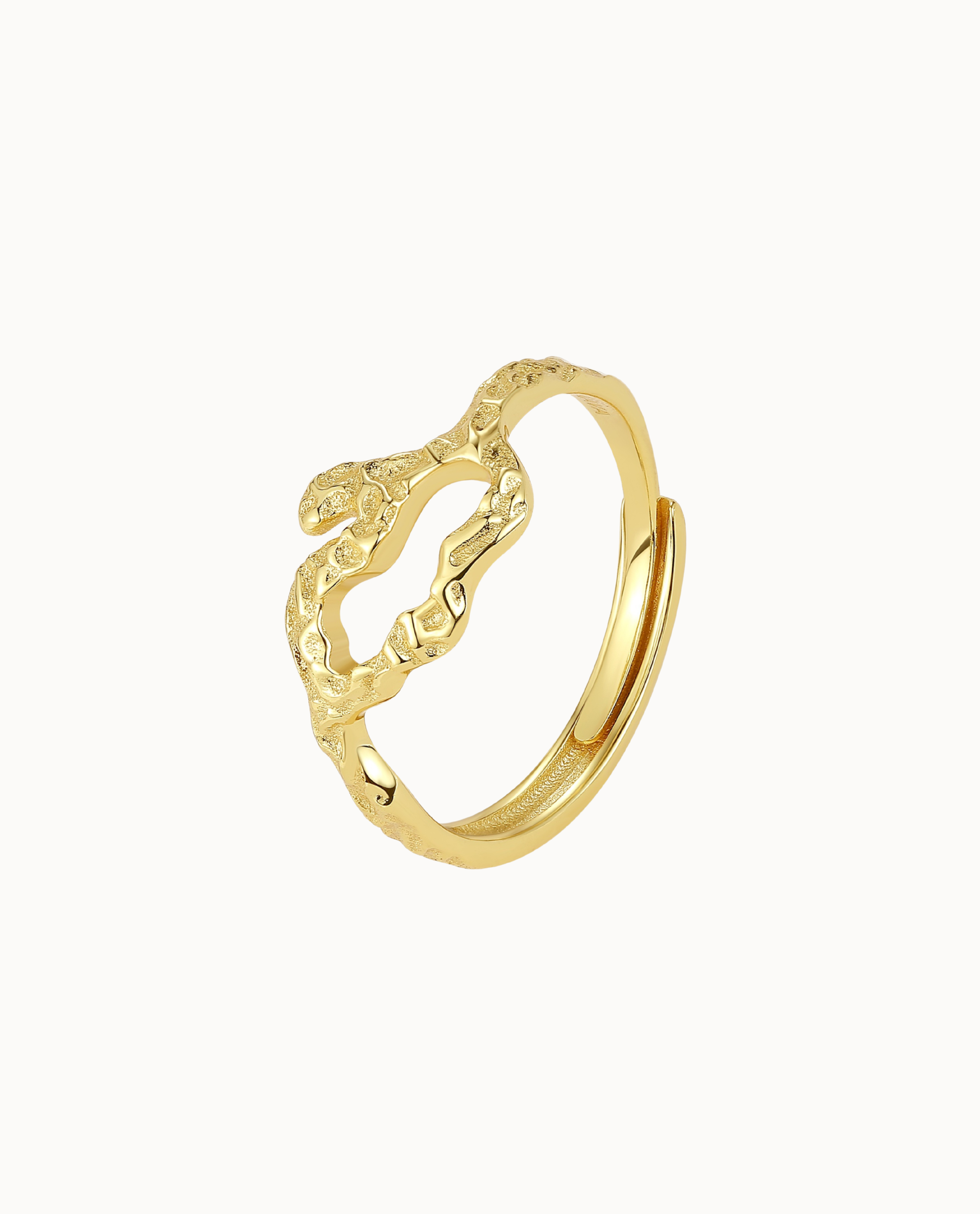 Doris Ring aus 18K vergoldetem Sterlingsilber – verstellbar, mit gehämmerter Oberfläche