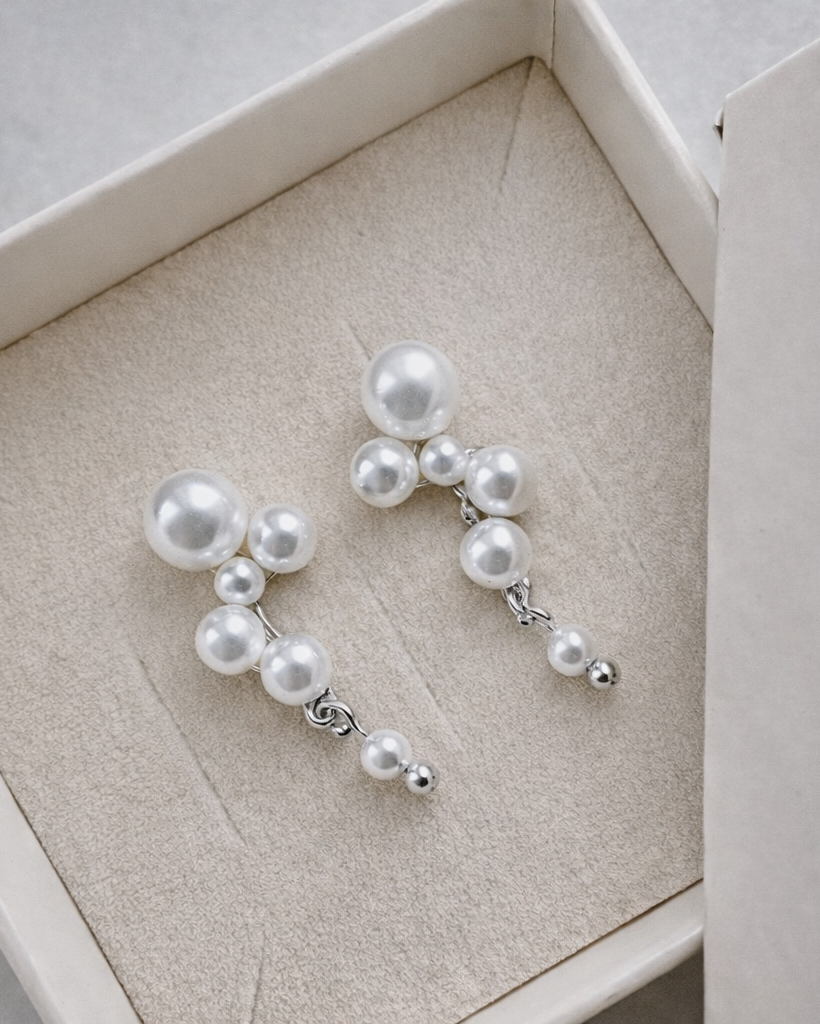 Esen hangende oorbellen in 925 sterling zilver met kleine parels