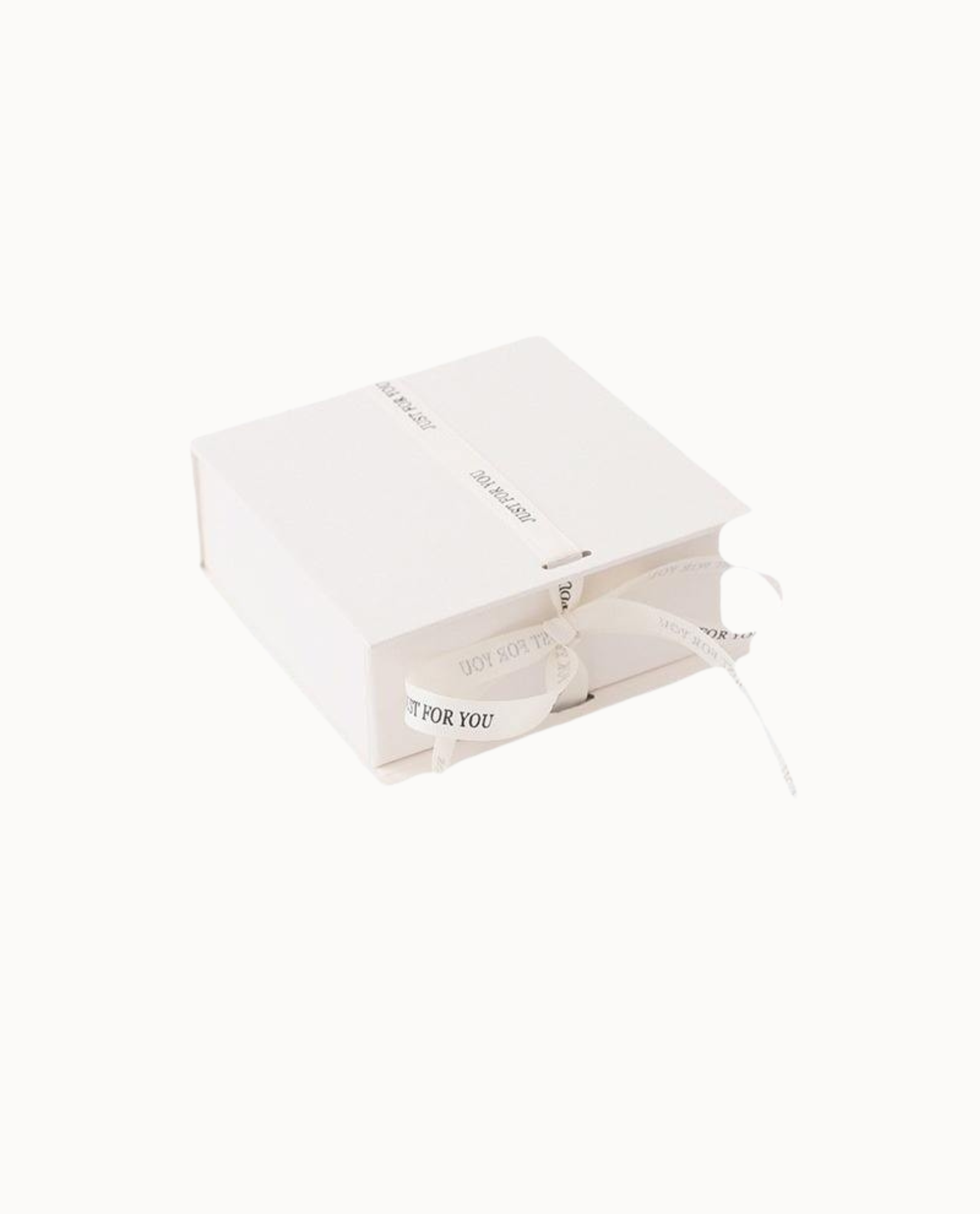 Geschenkverpackung in Luxus-Geschenkbox für Schmuck von Nava Copenhagen