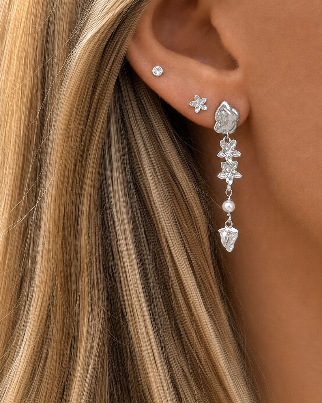 Haiti Earrings och Nusa Petite Studs i 925 sterlingsilver stylade tillsammans