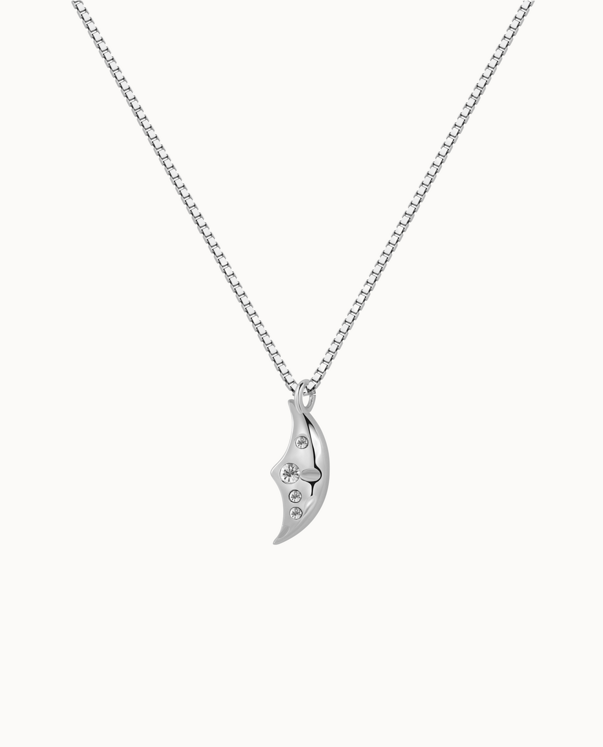 Hala Necklace i 925 sterlingsølv med månevedhæng og fire små zirkoner