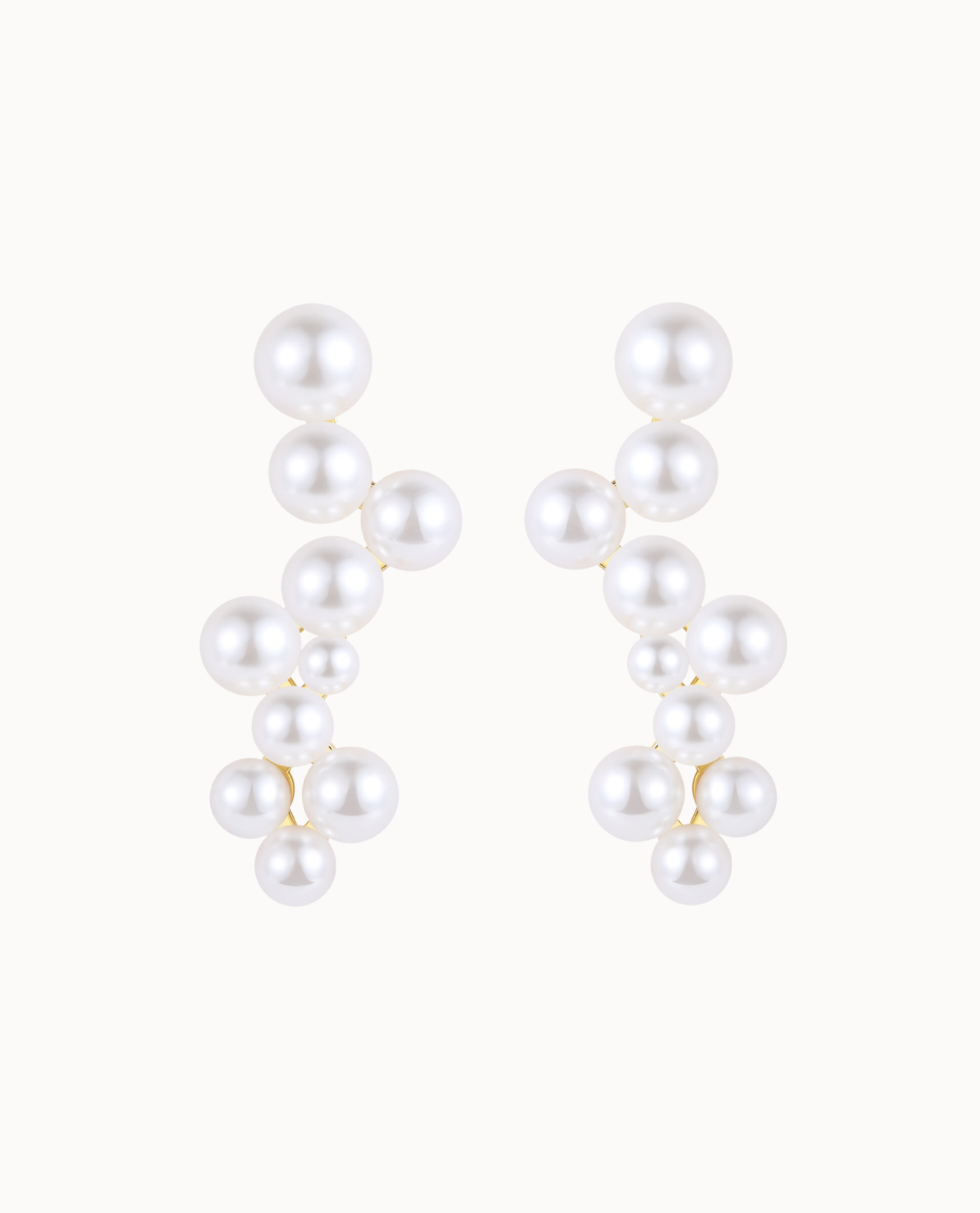 Indra Earrings aus 18K vergoldetem Sterlingsilber – langer Ohrstecker mit Perlentraube