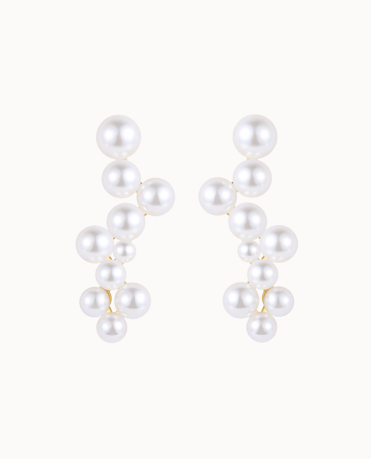 Indra Earrings i 18K forgyldt sterlingsølv – lang ørestik med klase af perler