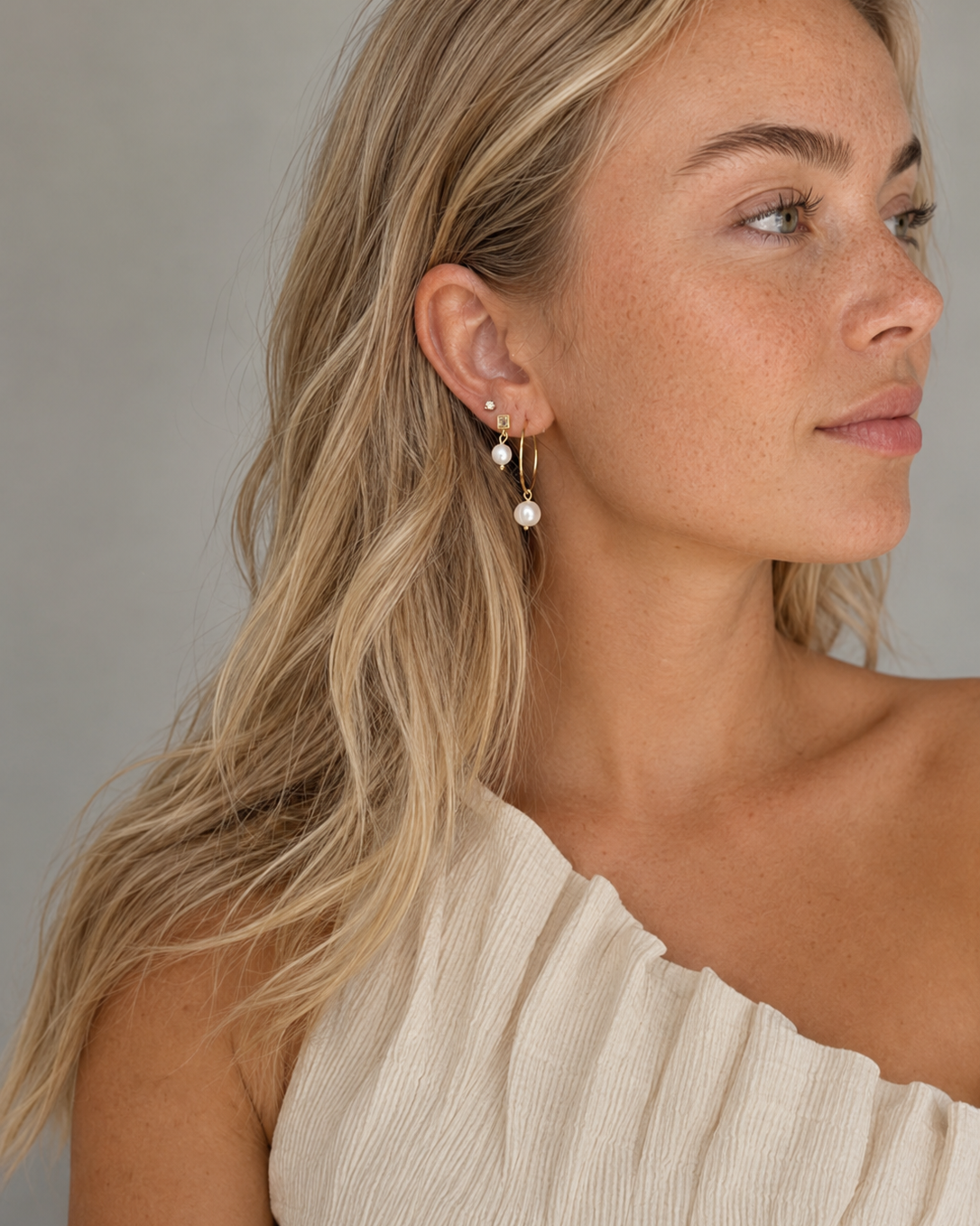 Juliette forgyldte creoler med naturlig perle