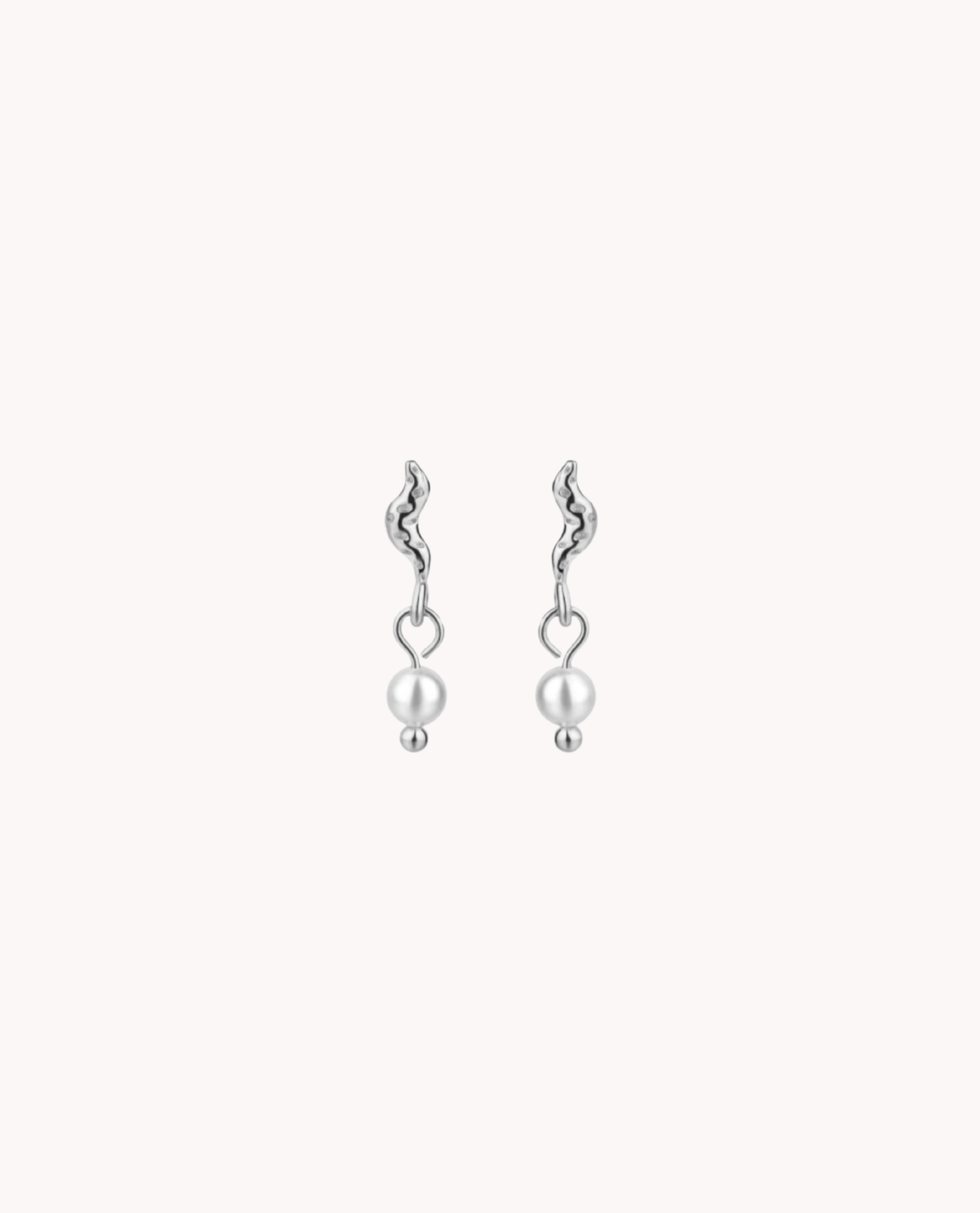 Kai Petite Studs in 925 sterling silver – small studs with mother-of-pearl beads
