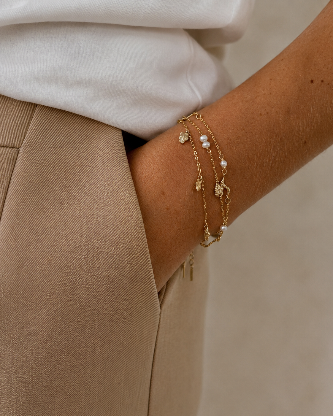 Feminint Kaito Bracelet i forgyldt sterlingsølv med perlemorsperle