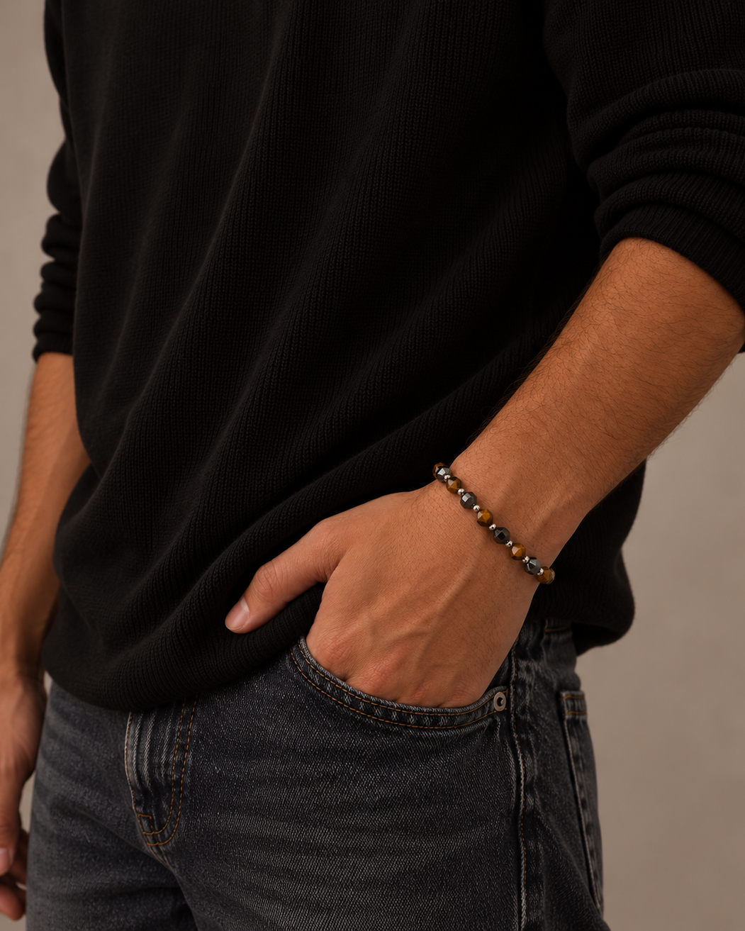 Verstellbares Kane Herrenarmband mit facettierten Steinen und Details aus Edelstahl