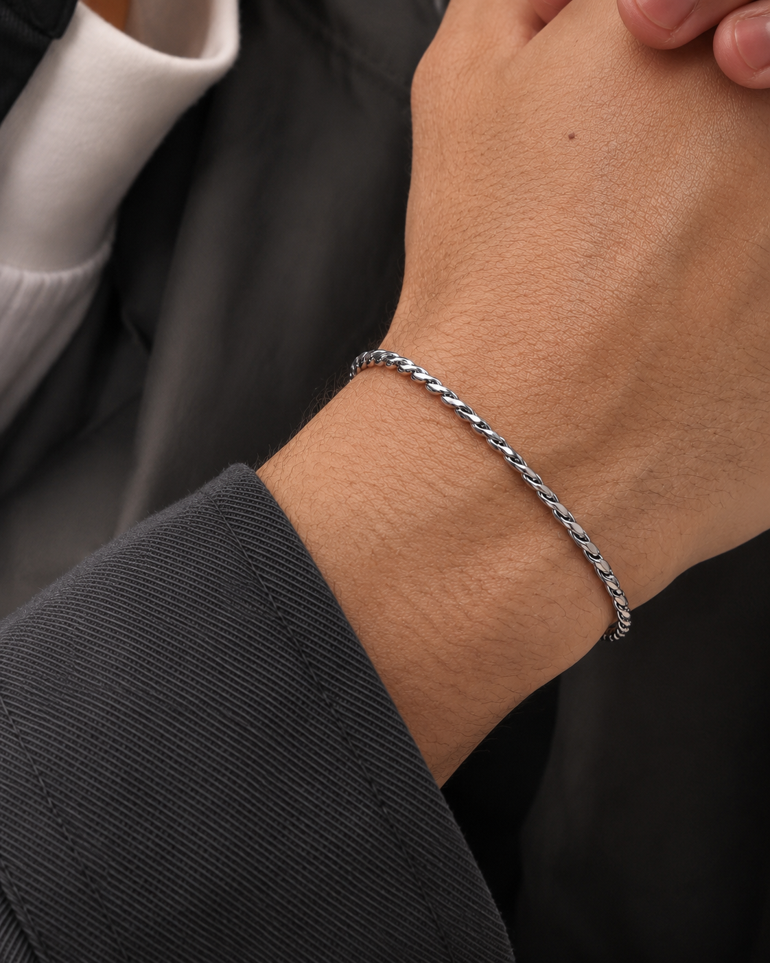 Knox Herrenarmband in silberfarbener Ausführung mit klassischem, zeitlosem Design