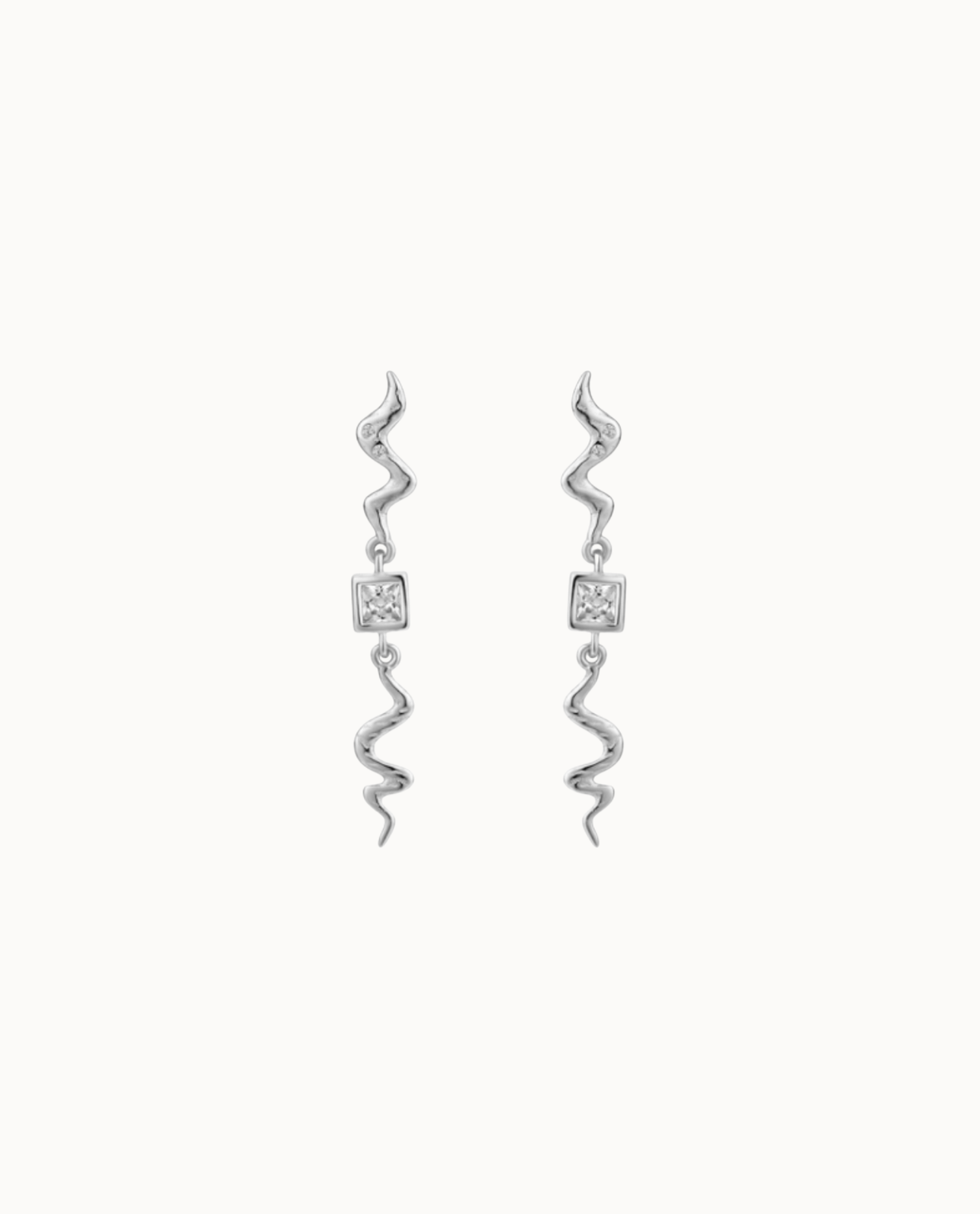 Lilia Earrings in 925 sterling zilver met kubische zirkonen in verschillende maten